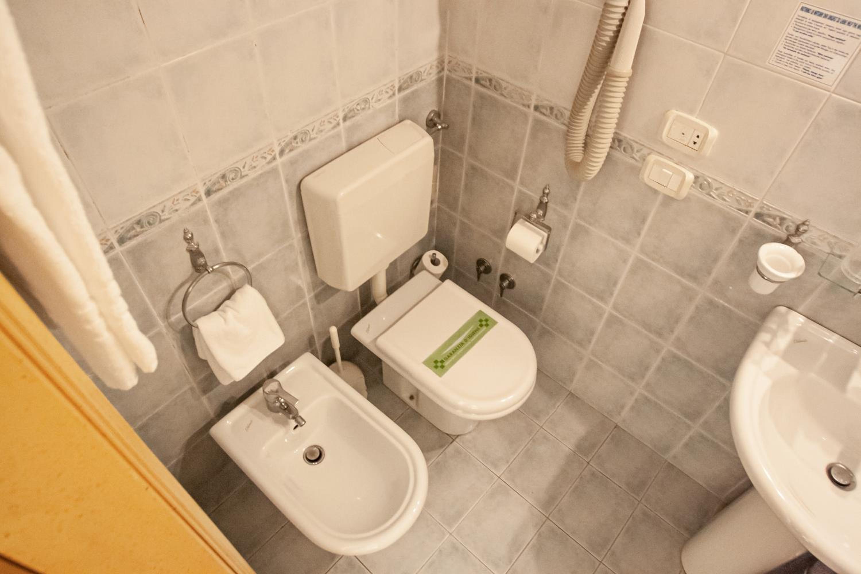 Double Room - Photo 5