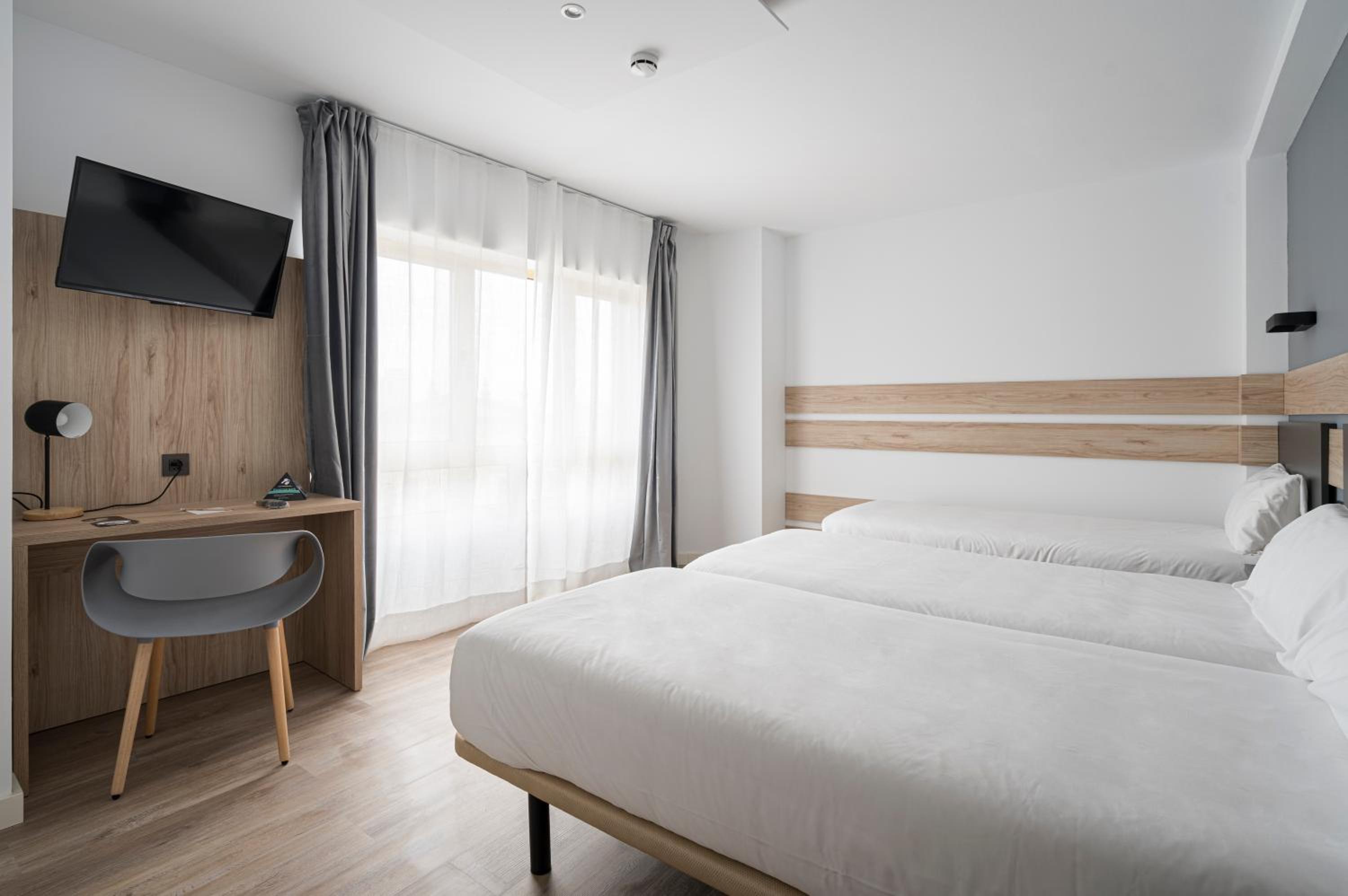 Double Room with Extra Bed photo 3