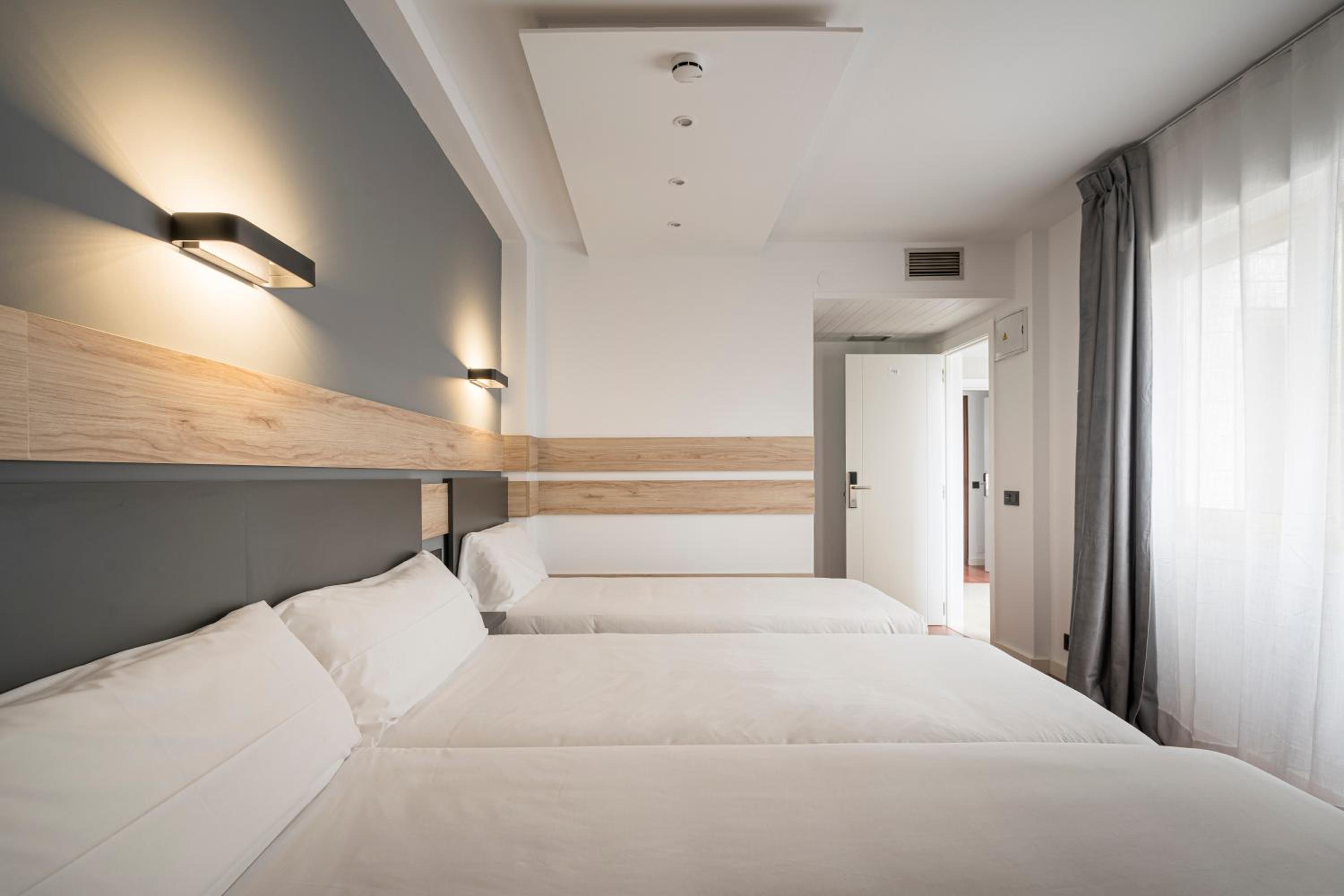 Double Room with Extra Bed photo 2