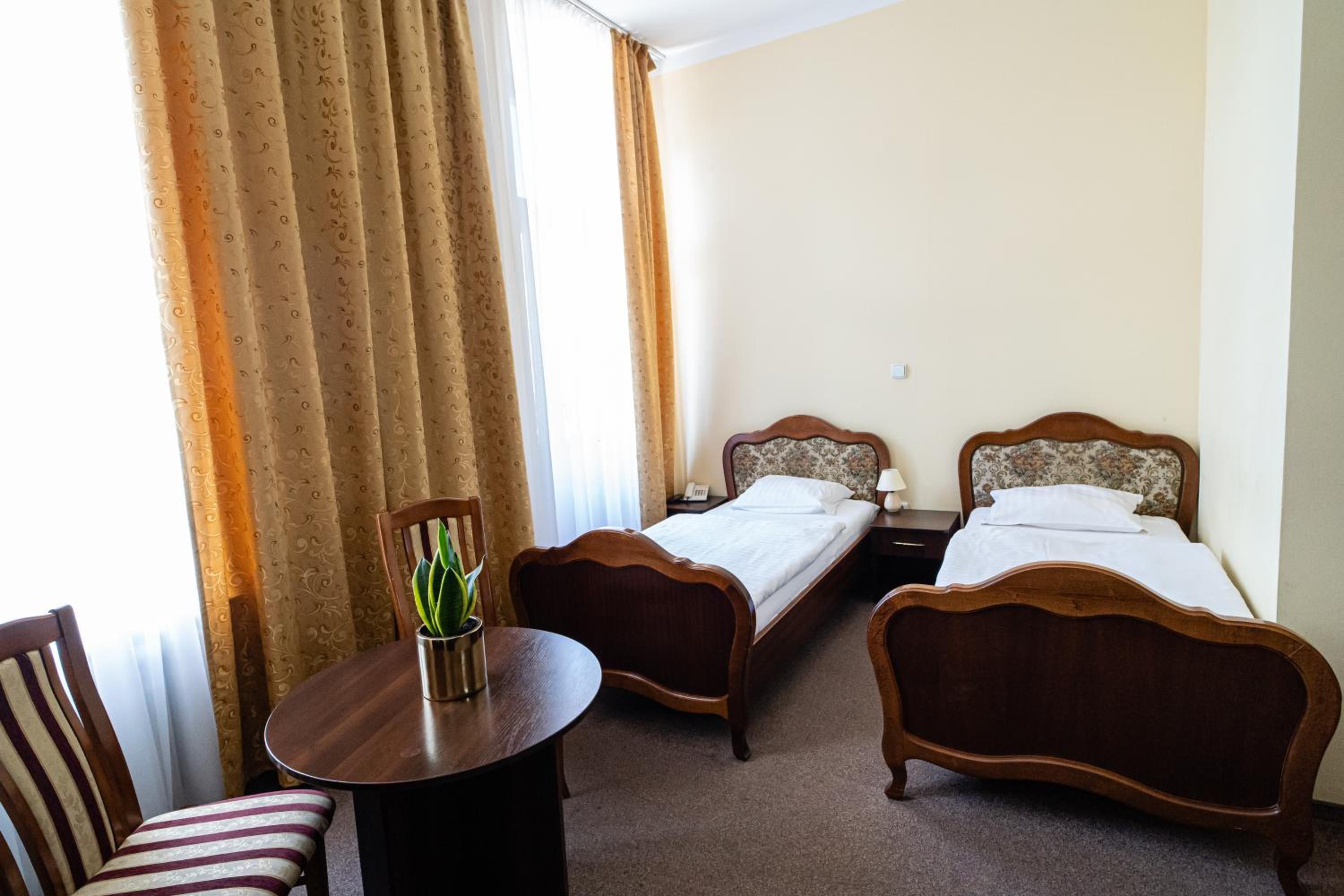 Twin Room - Photo 4