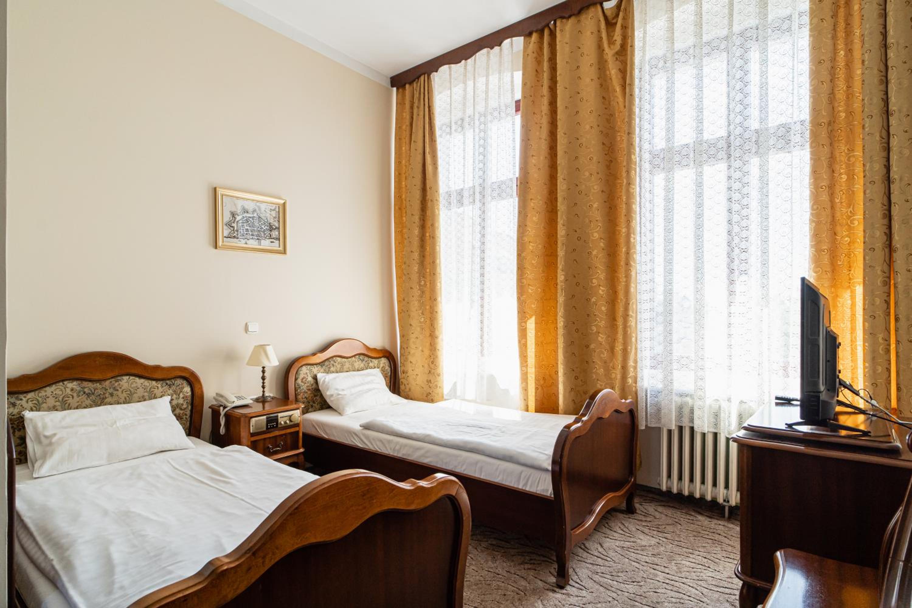 Twin Room - Photo 7