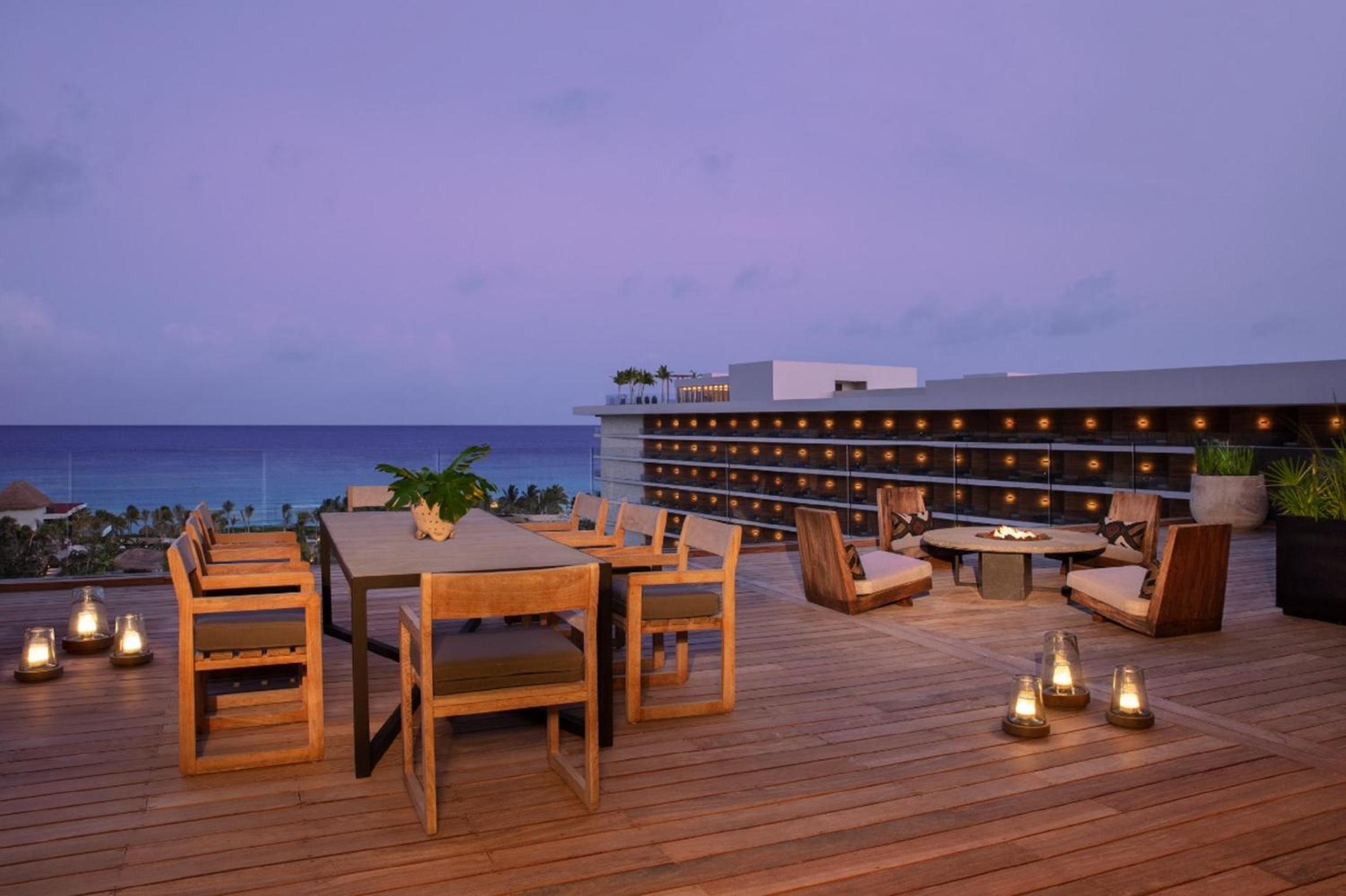 Preferred Club Superior Junior Suite King Ocean View thumbnail 5