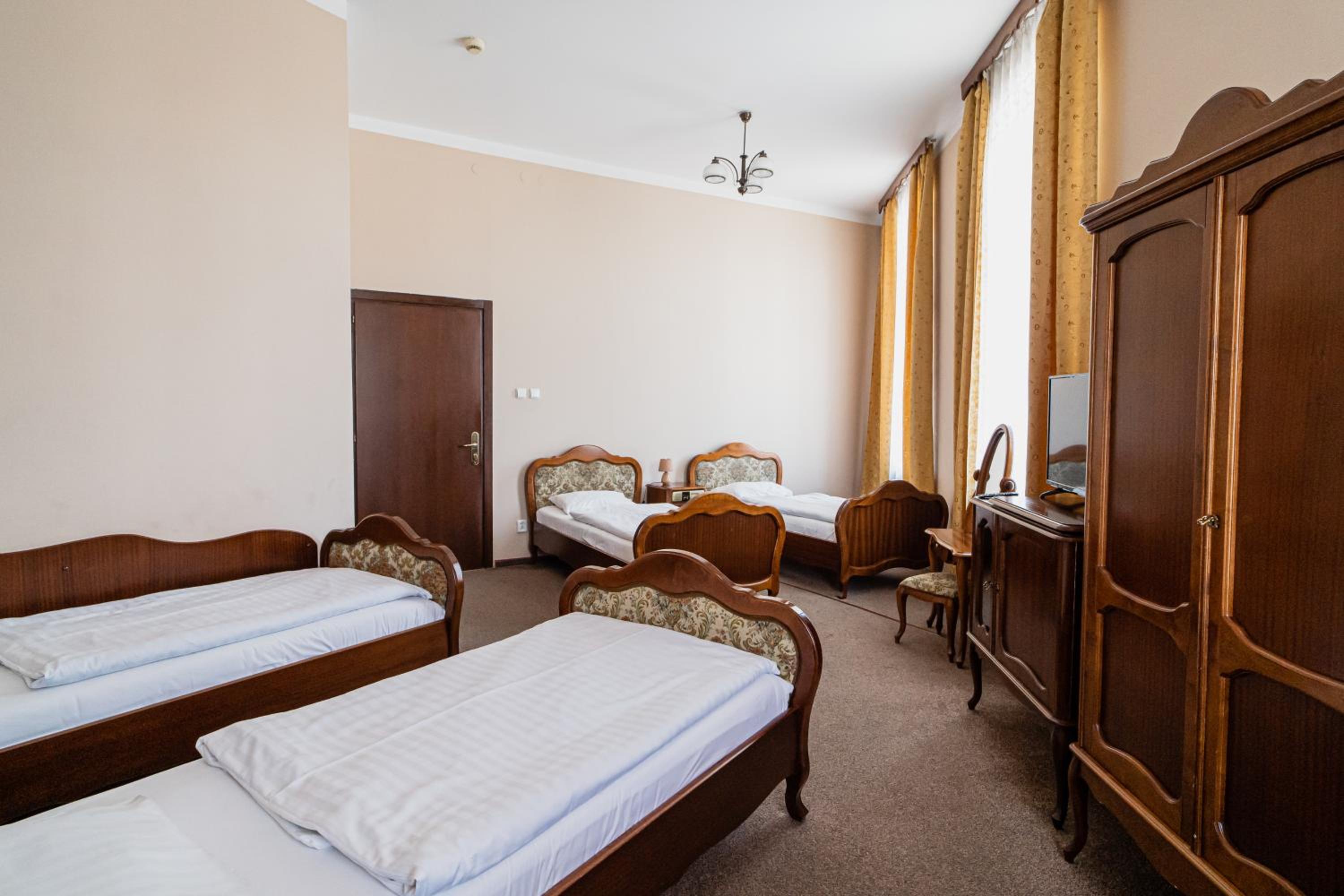 Quadruple Room - Photo 1