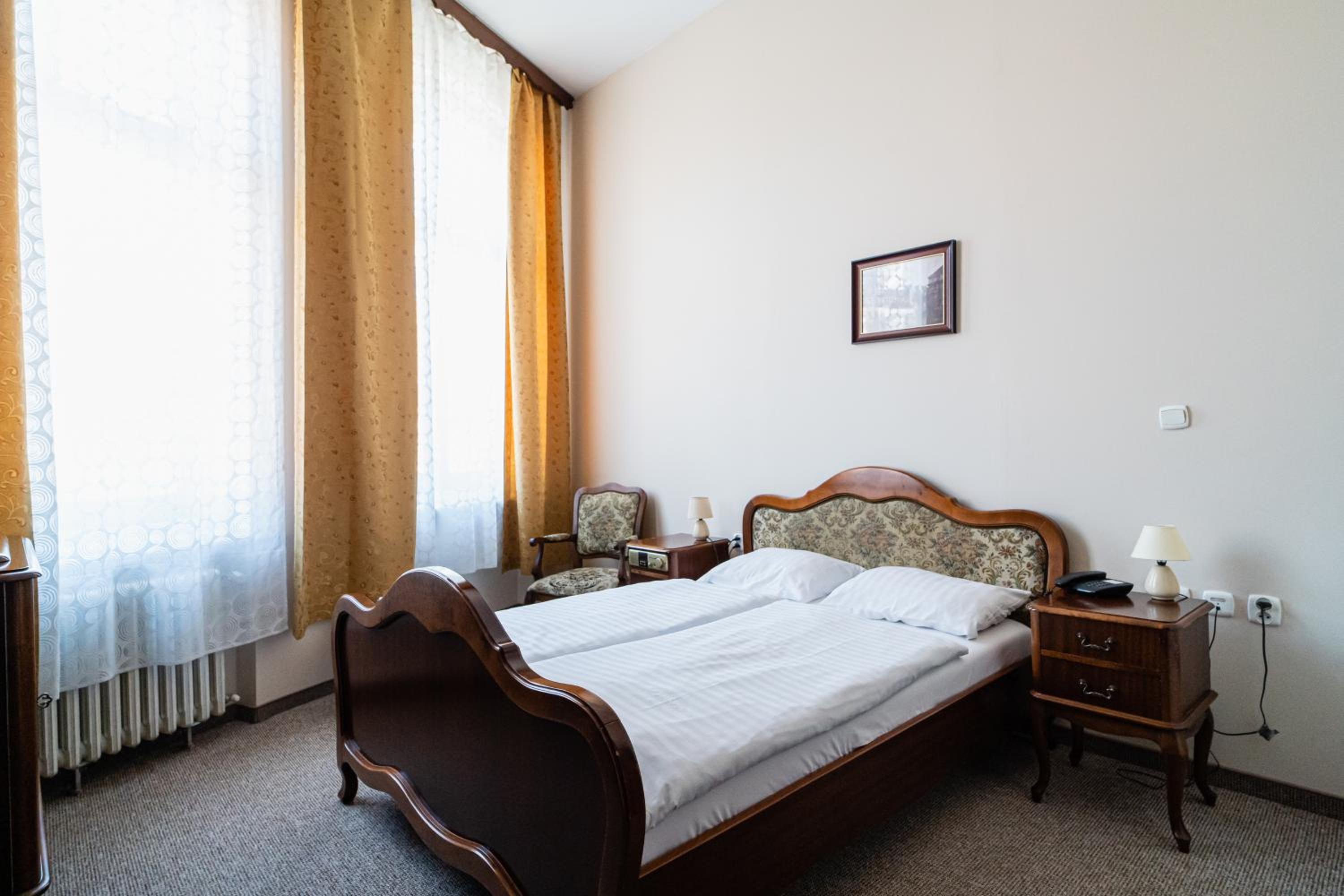 Double Room - Photo 8