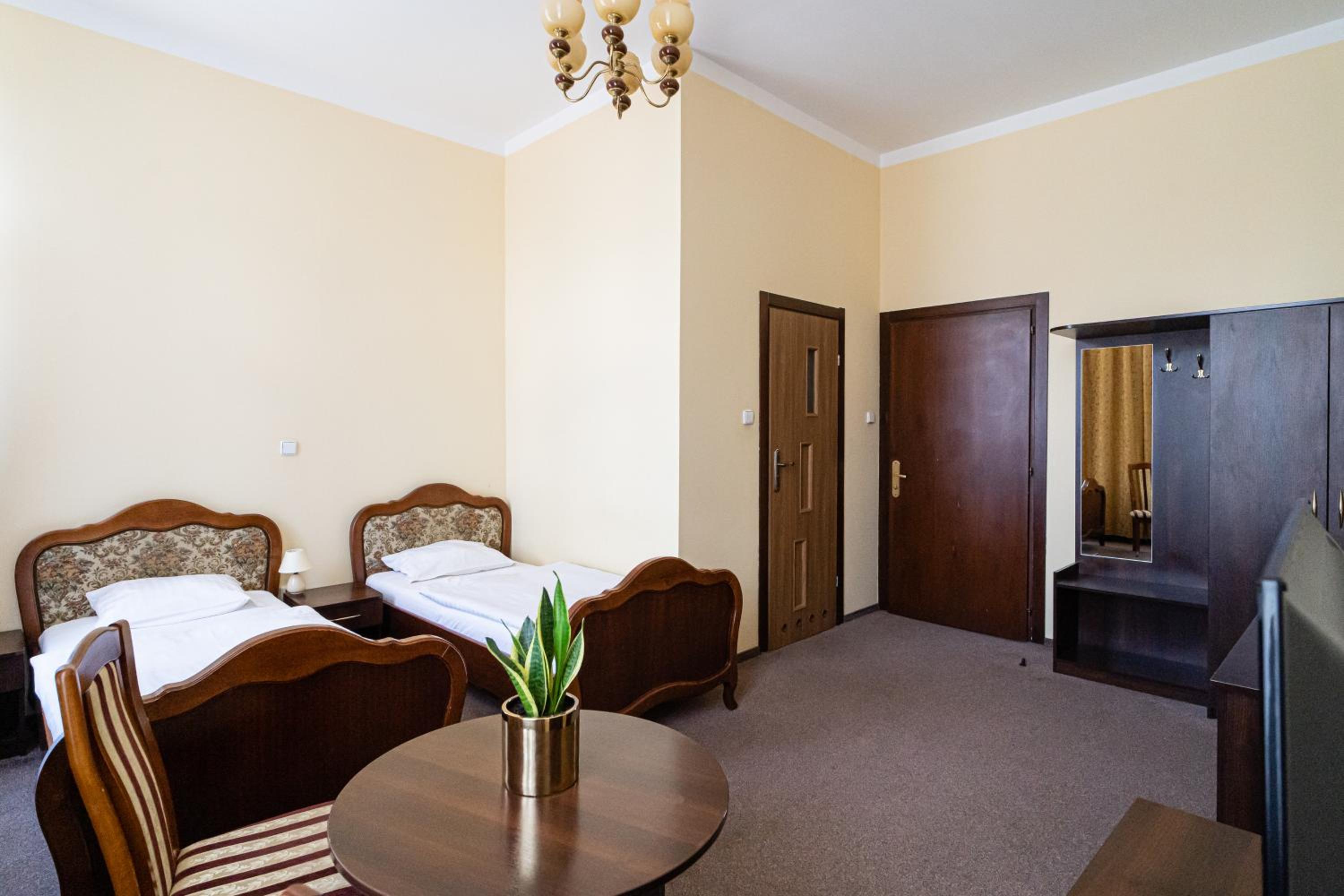 Twin Room - Photo 2