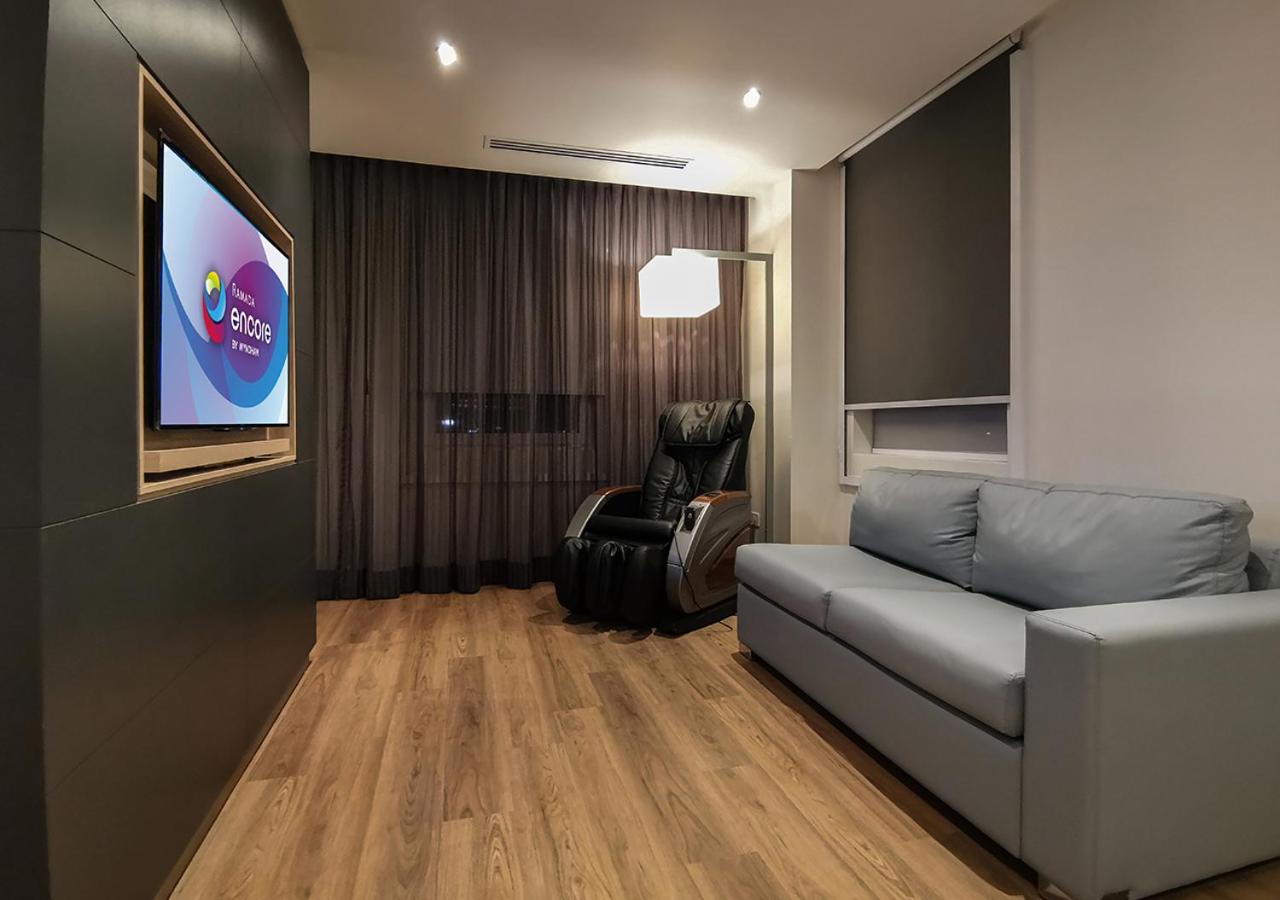 Relax King Suite -  Non-Smoking - Photo 5