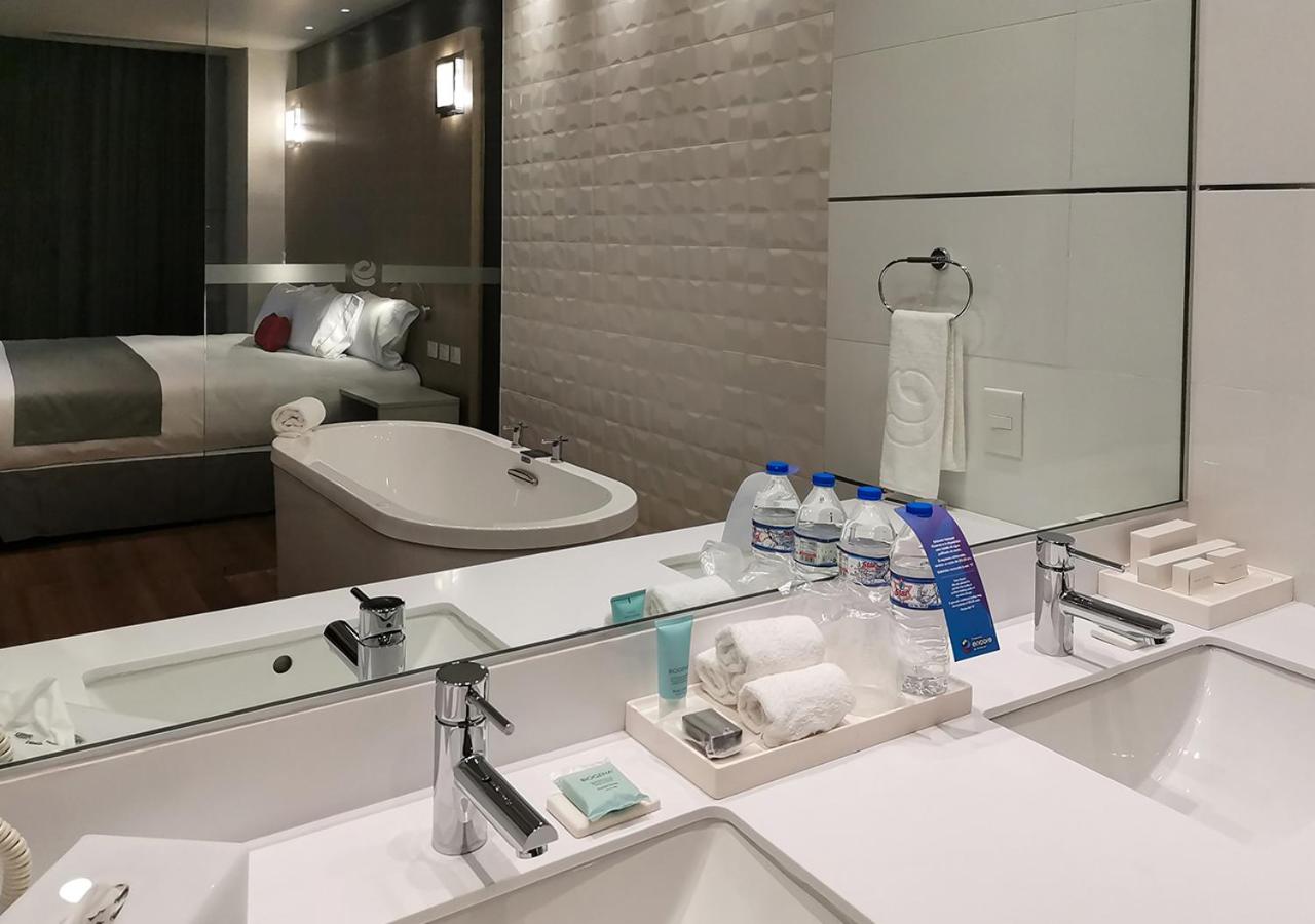 Relax King Suite -  Non-Smoking - Photo 6