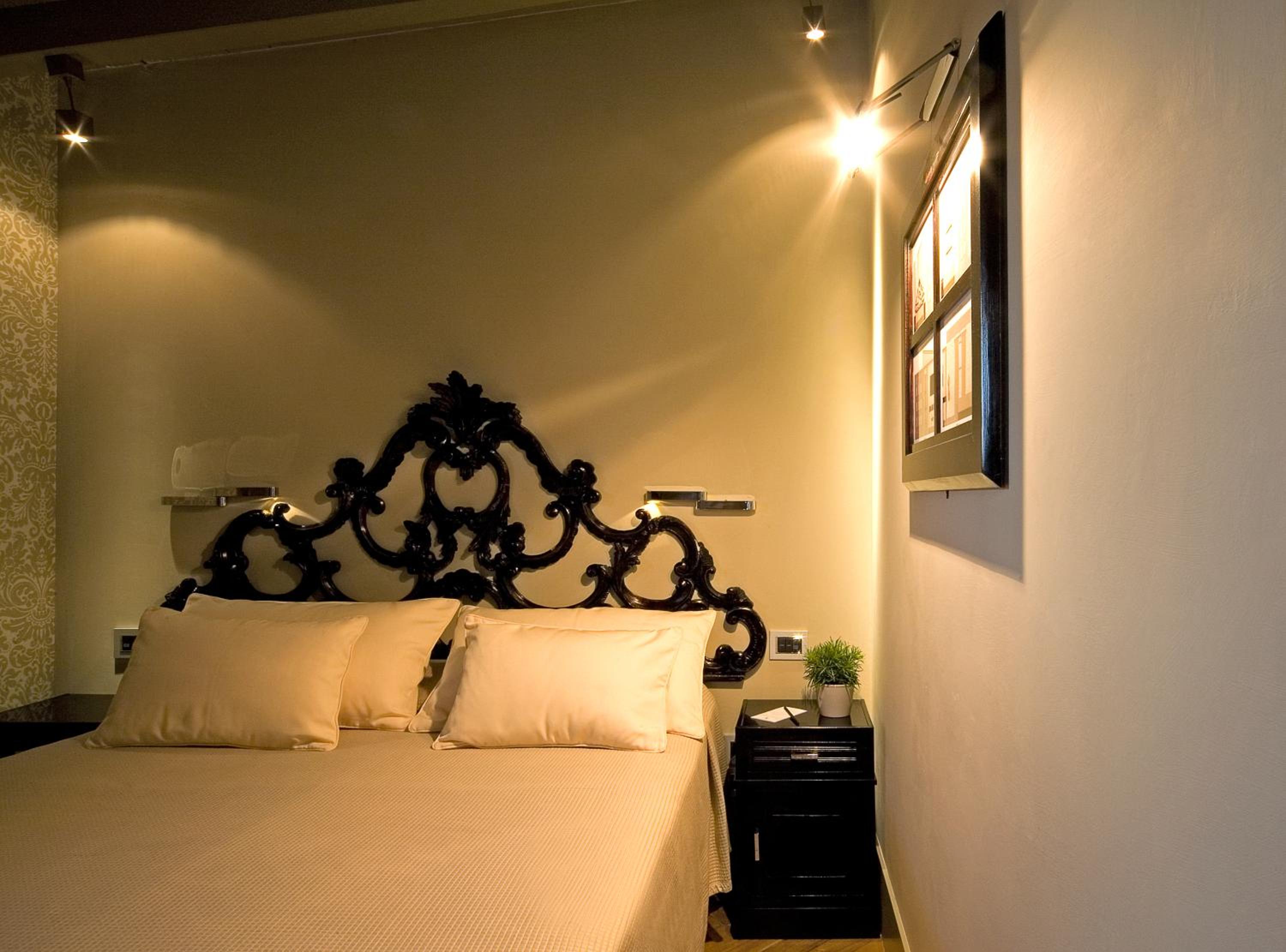 Premium Deluxe Double Room thumbnail 6