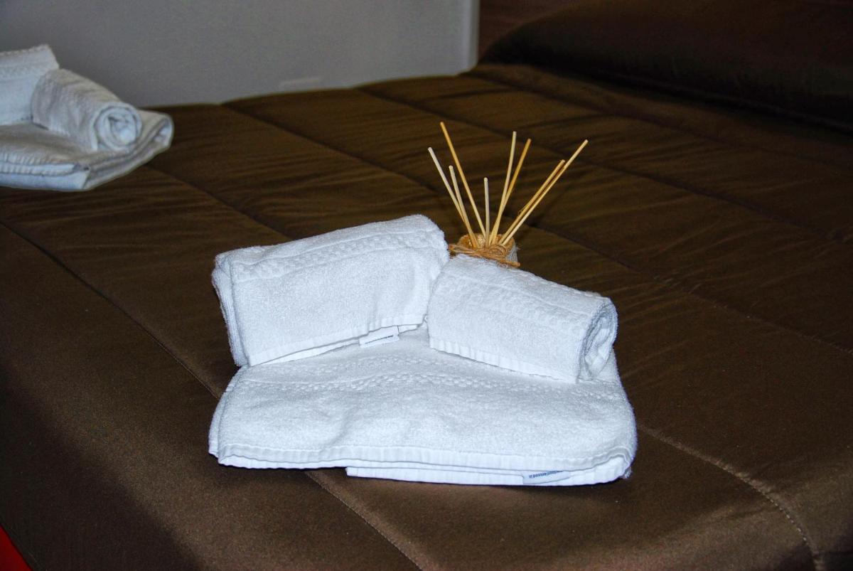 Double or Twin Room with Private Bathroom photo 2