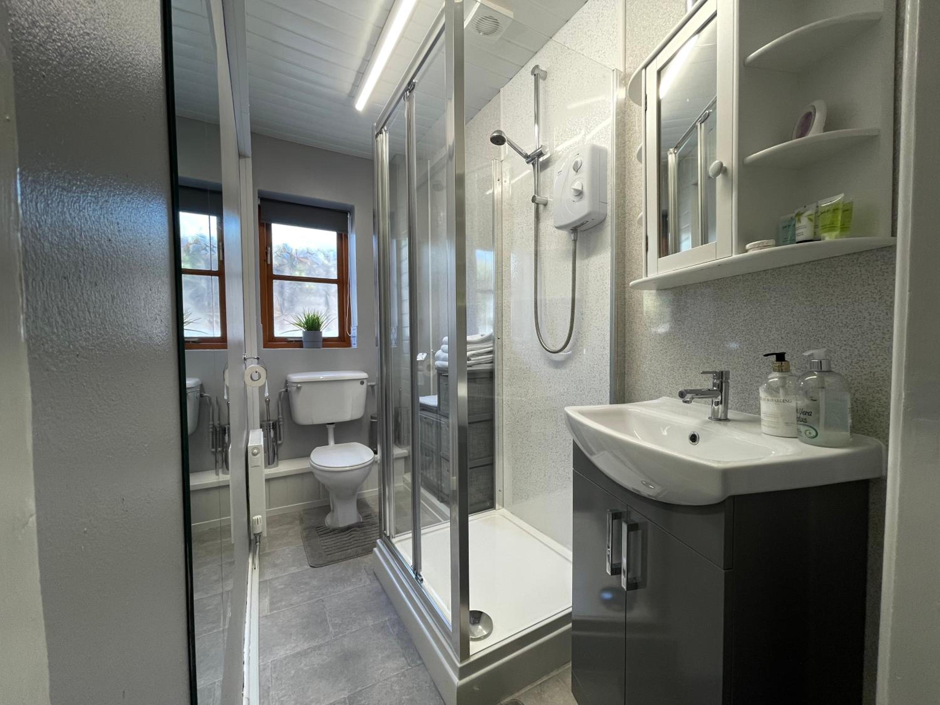 One-Bedroom House - Photo 13