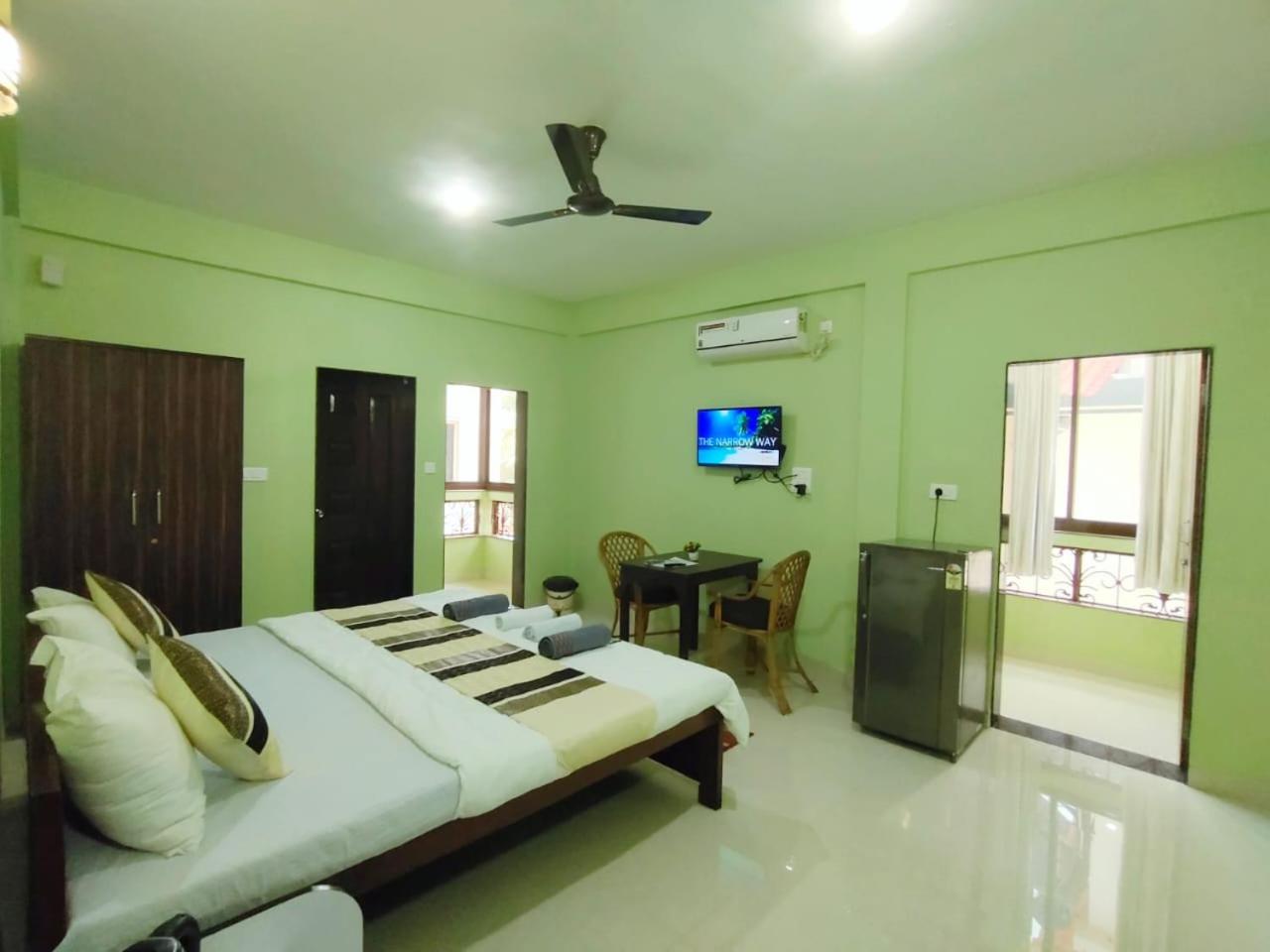 Double Room with Balcony photo 3