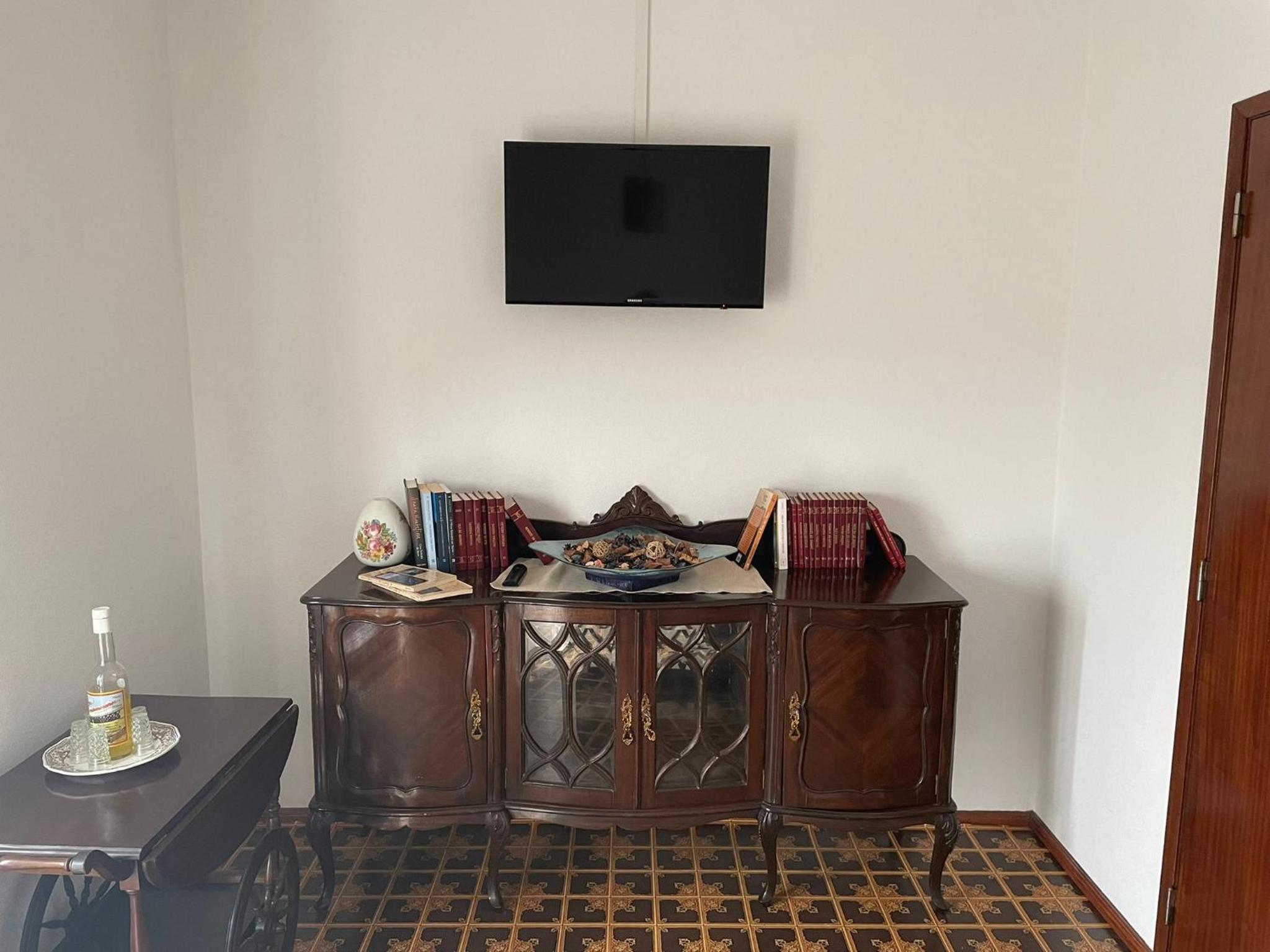 Three-Bedroom Apartment - Photo 6