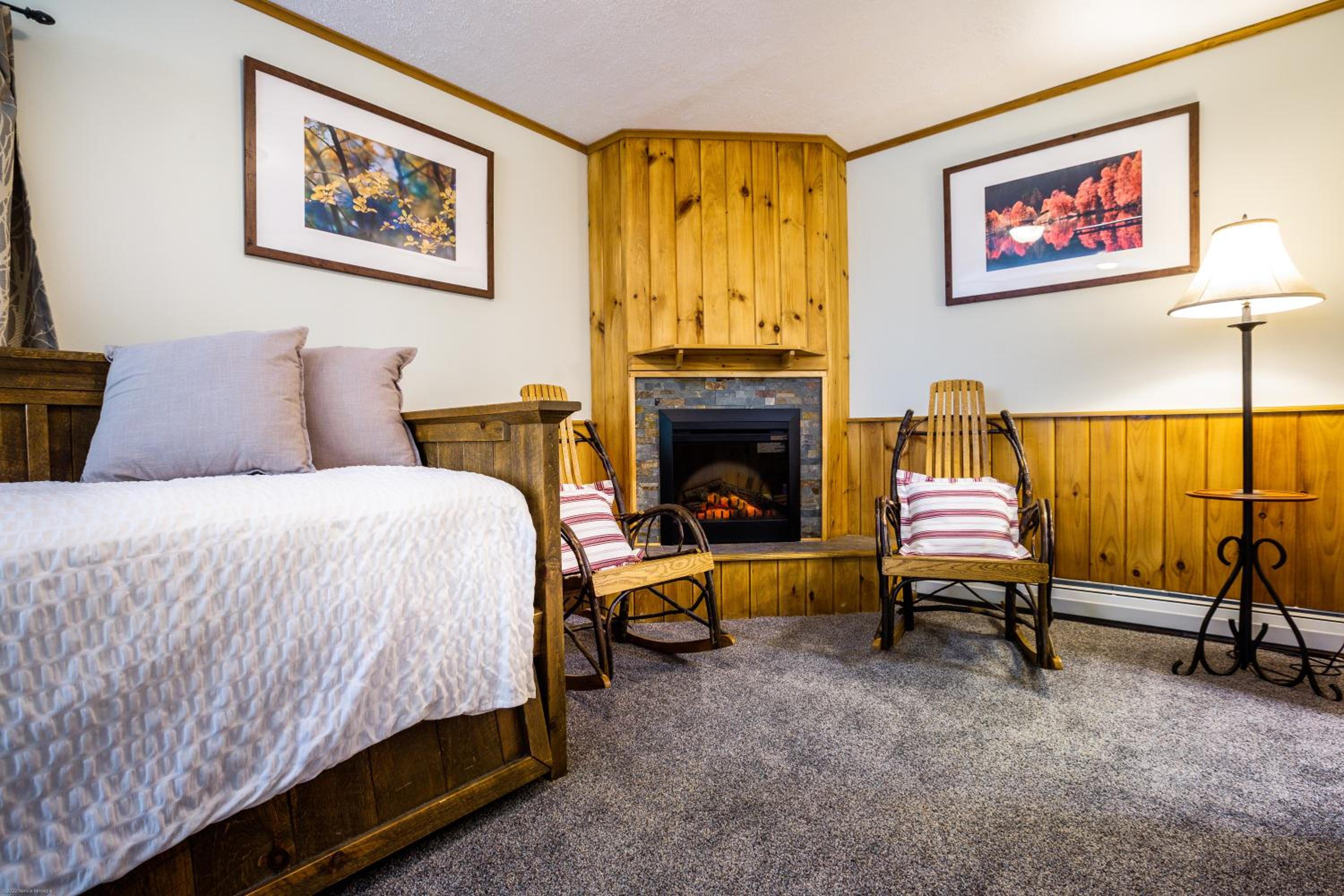 Birches Cottage Room - King and Daybed photo 1