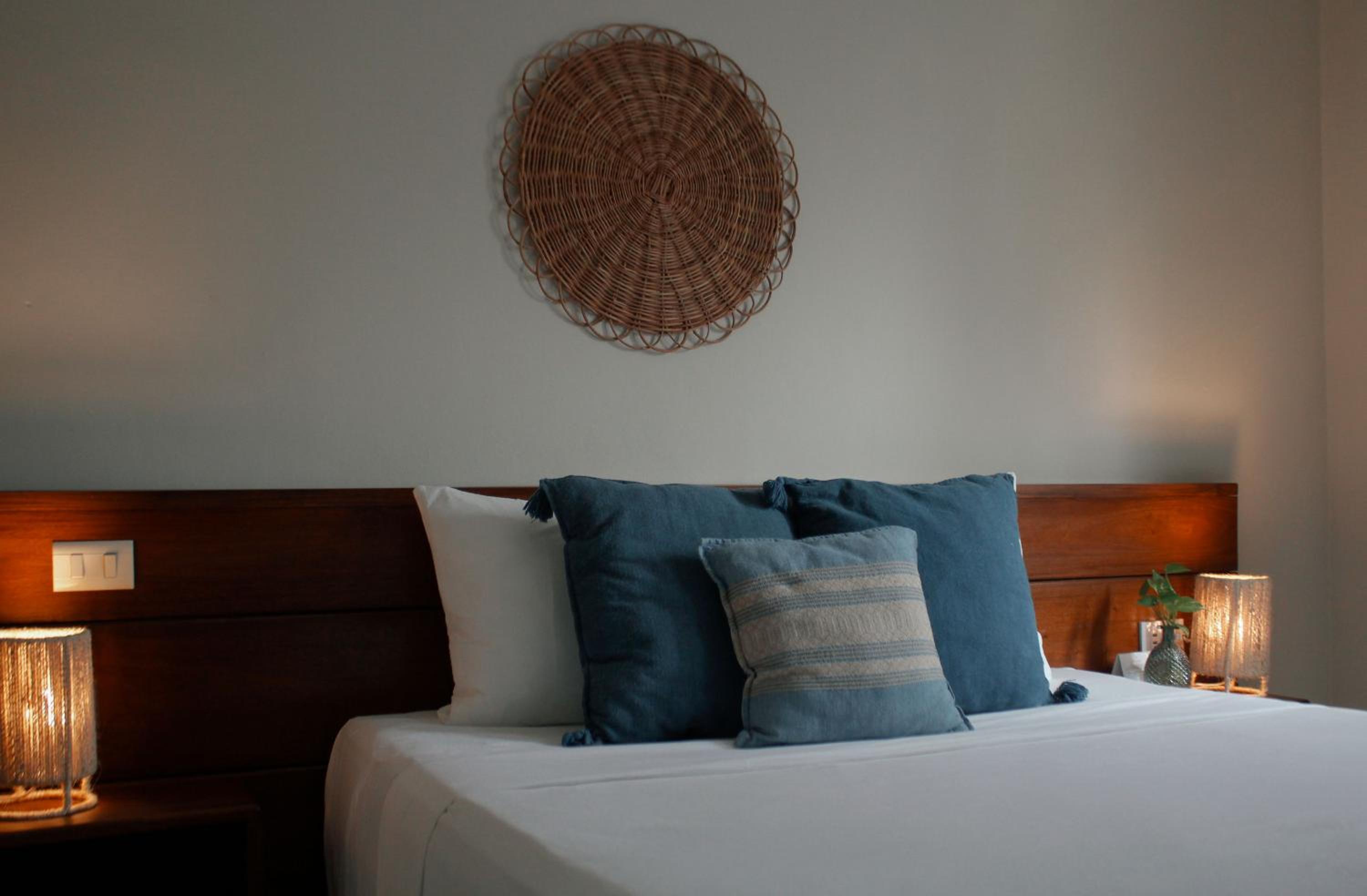 Standard Queen Room - Photo 7