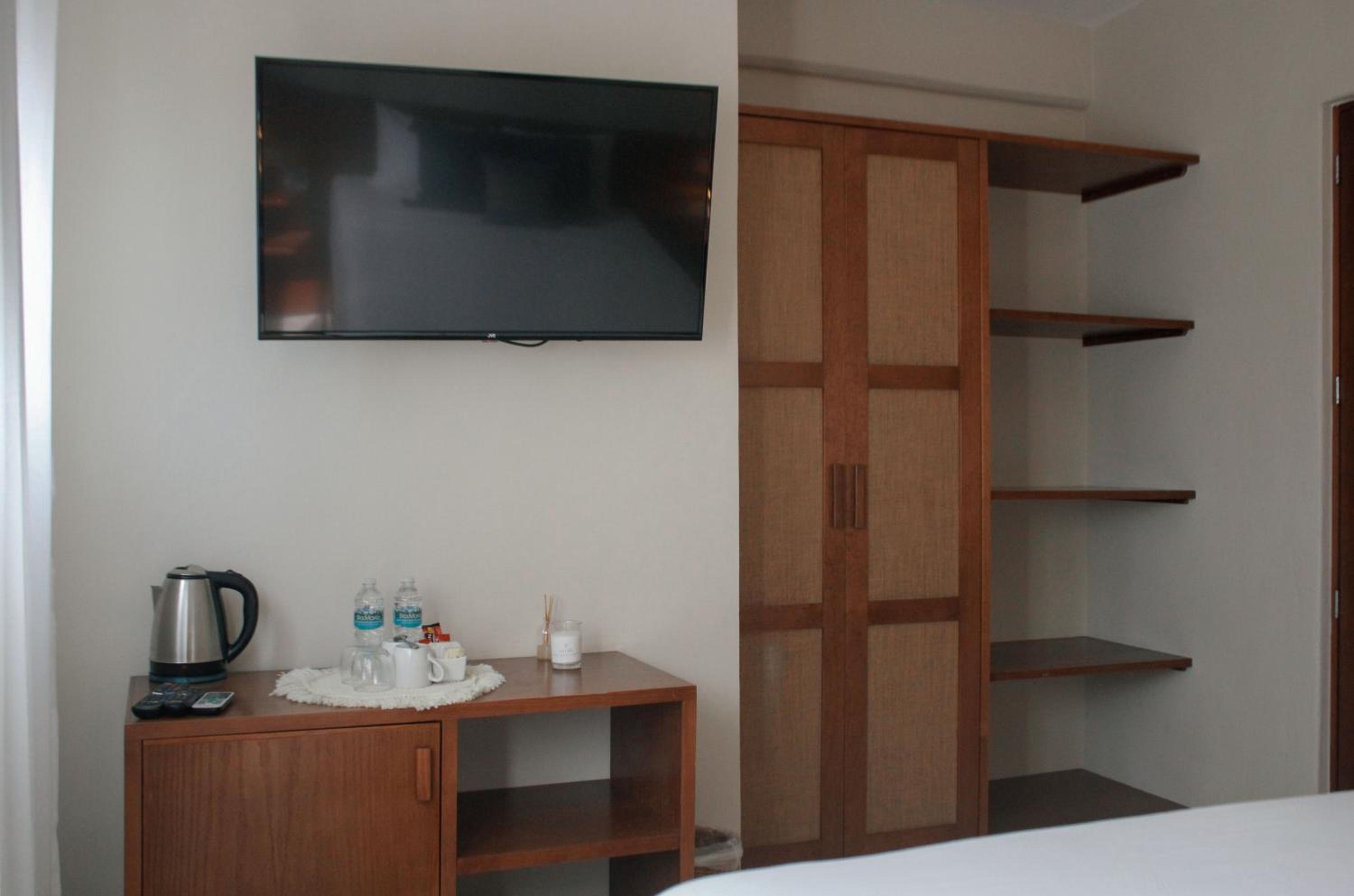 Standard Queen Room - Photo 6