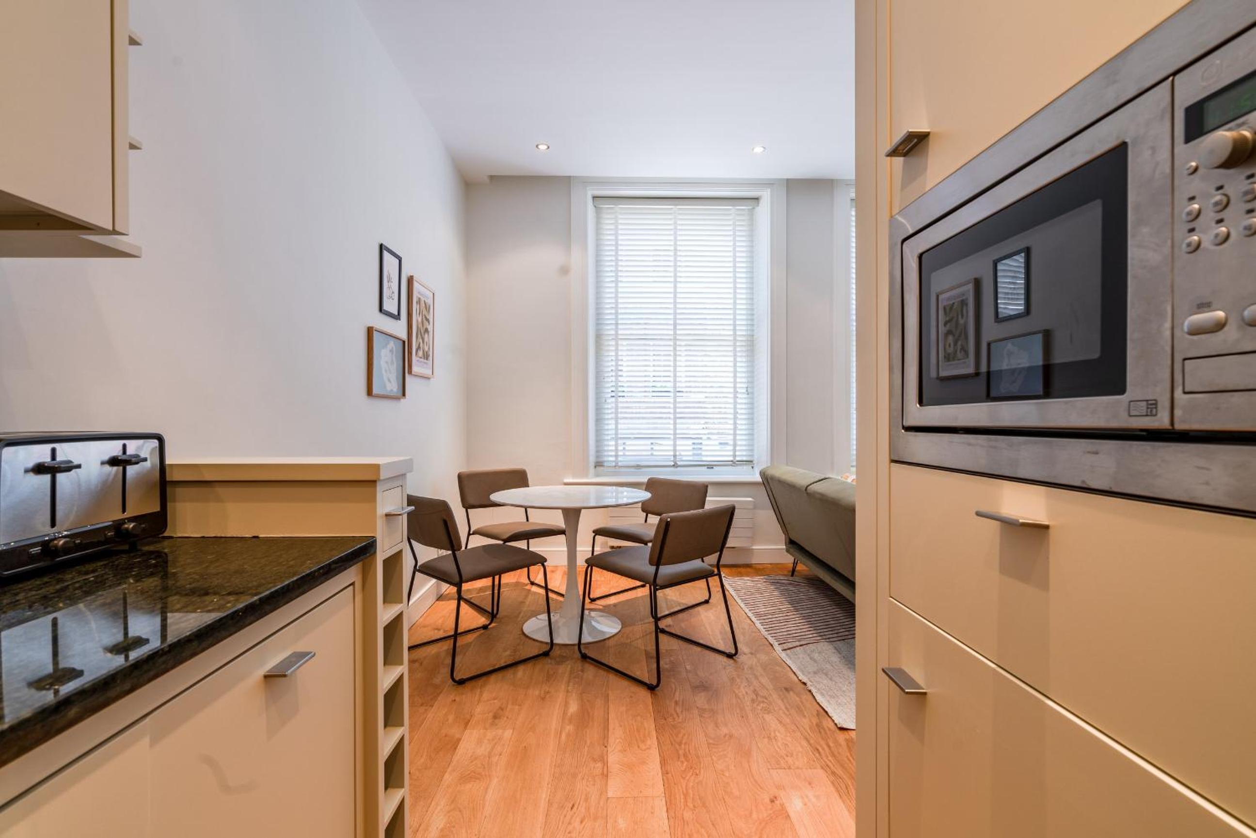 One-Bedroom Apartment photo 2
