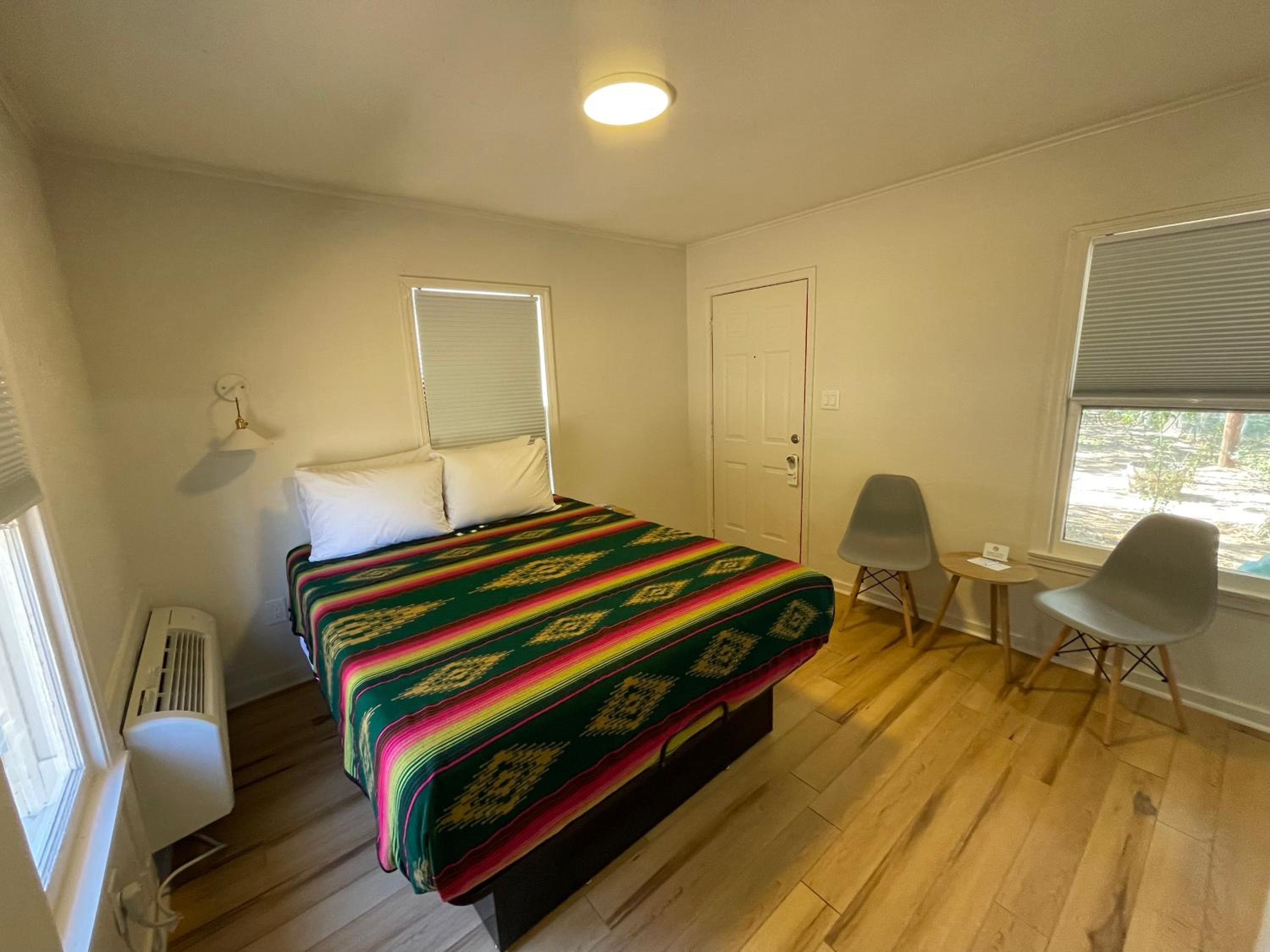 Budget Double Room - Photo 30