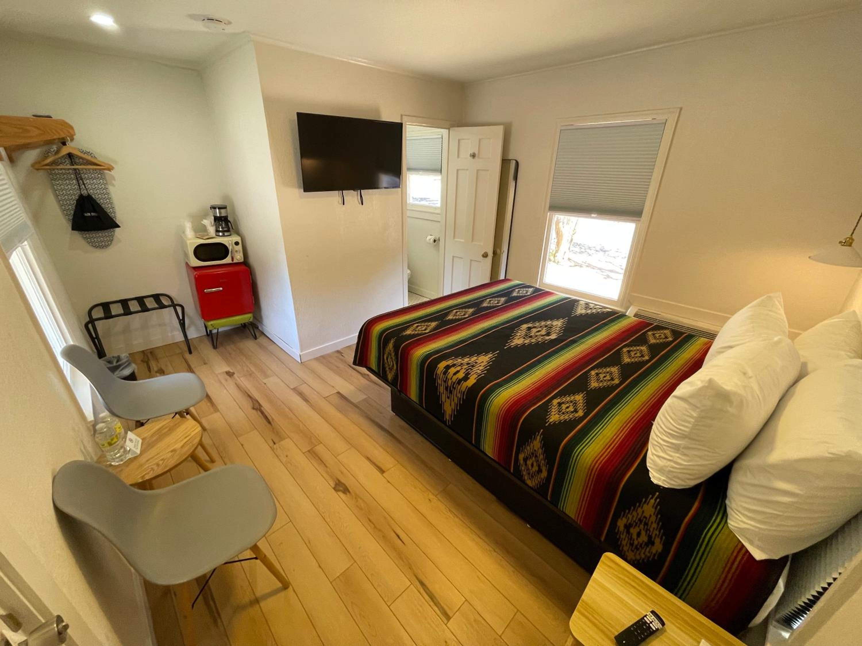 Budget Double Room - Photo 17
