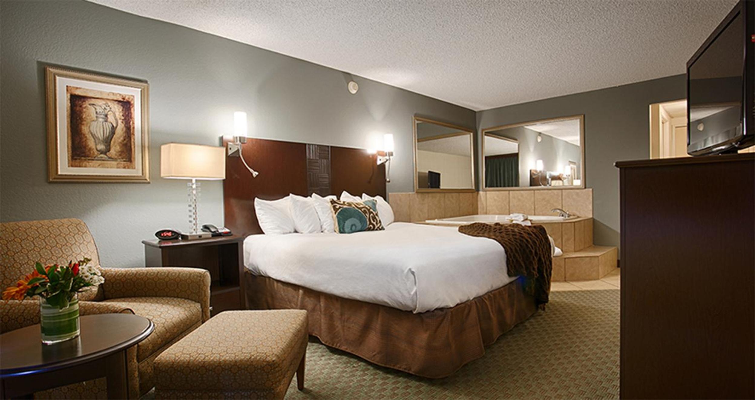 Deluxe King Room - Non-Smoking photo 3