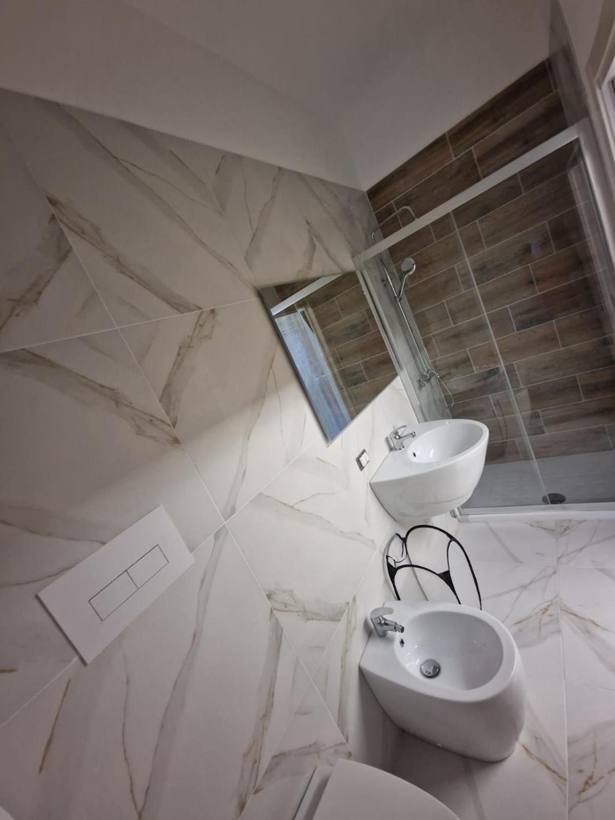 Triple Room with Private Bathroom - Photo 8