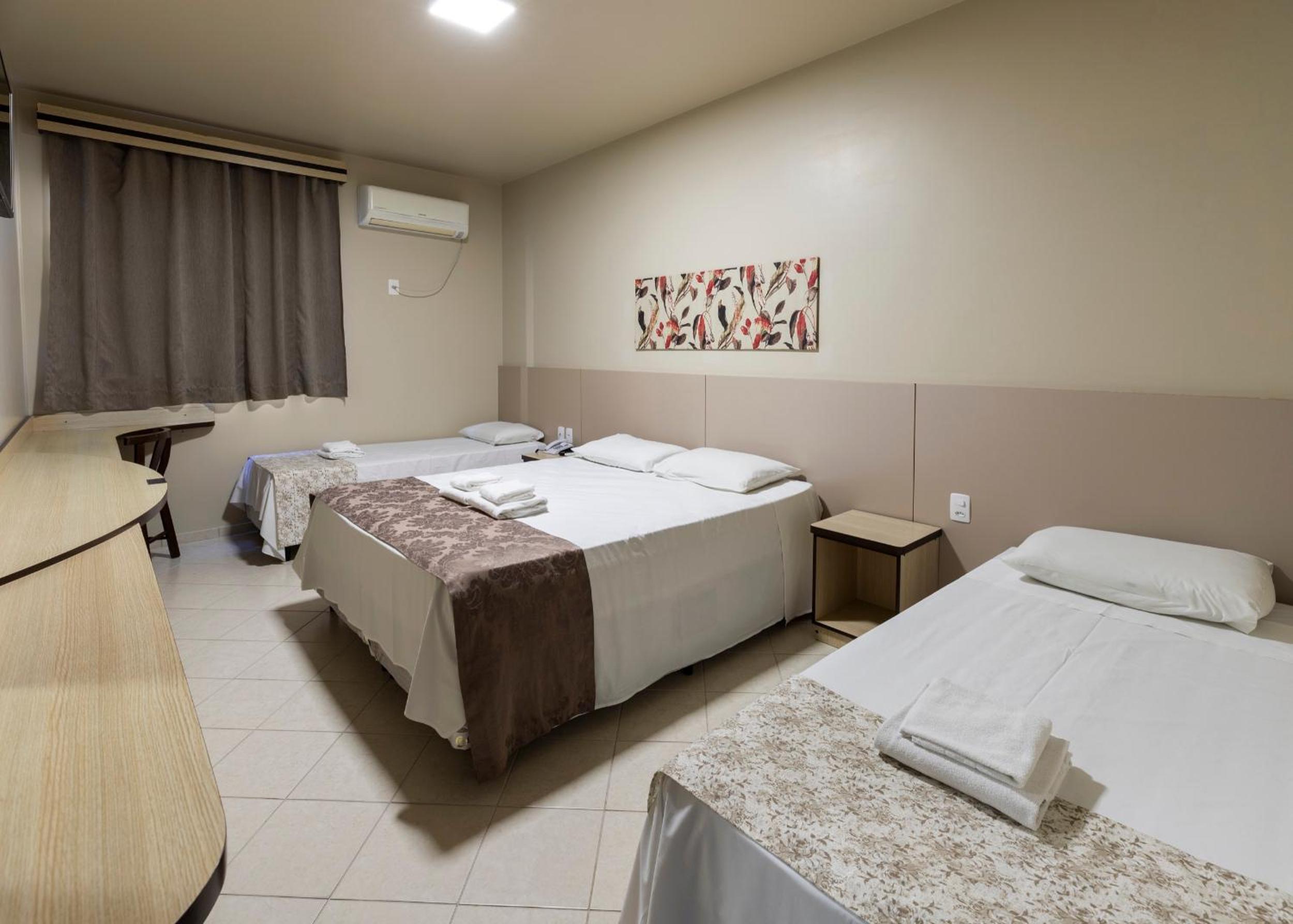 Hotel Pitol — Standard Quadruple Room