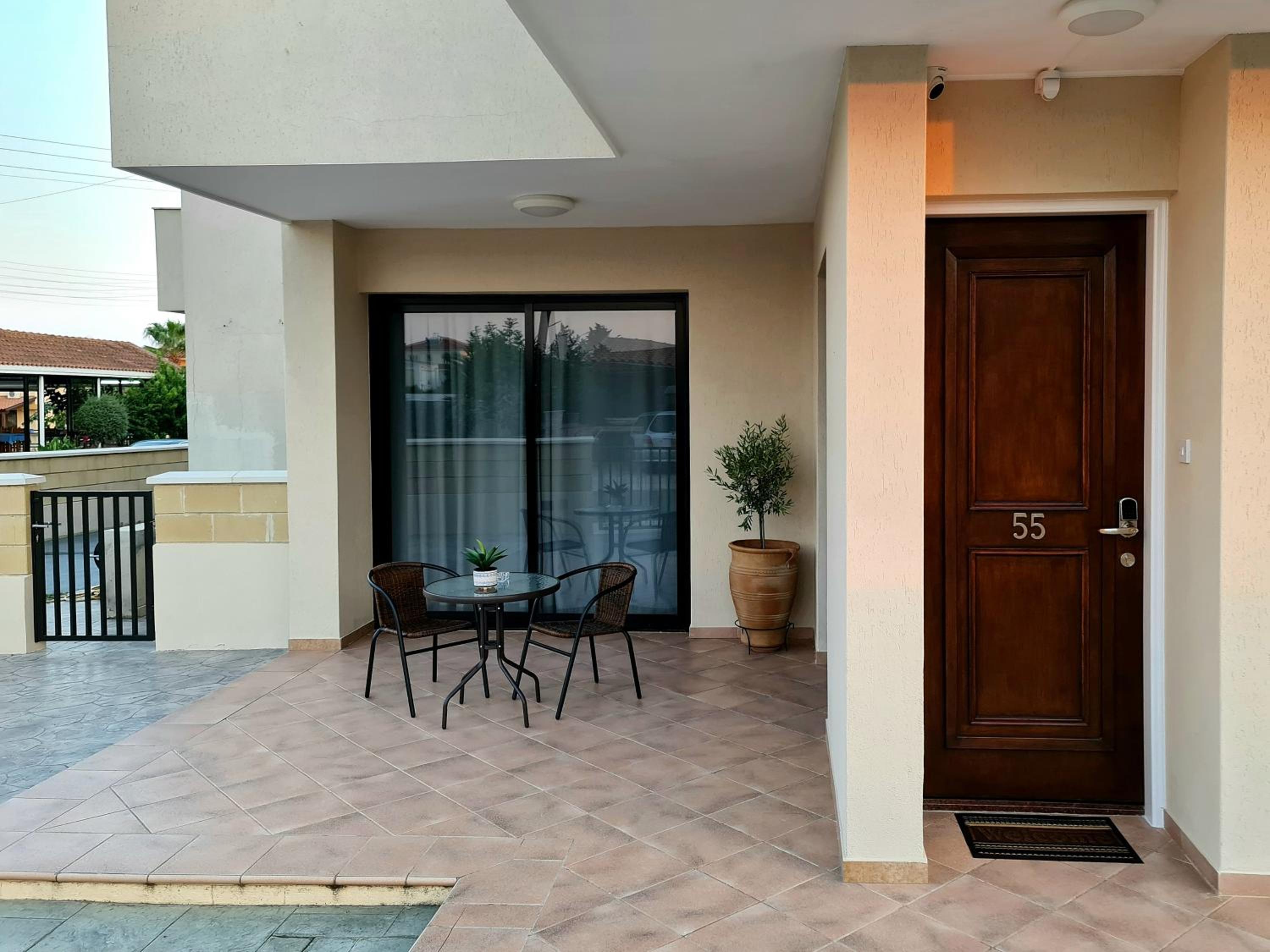 Apartment - Ground Floor photo 2