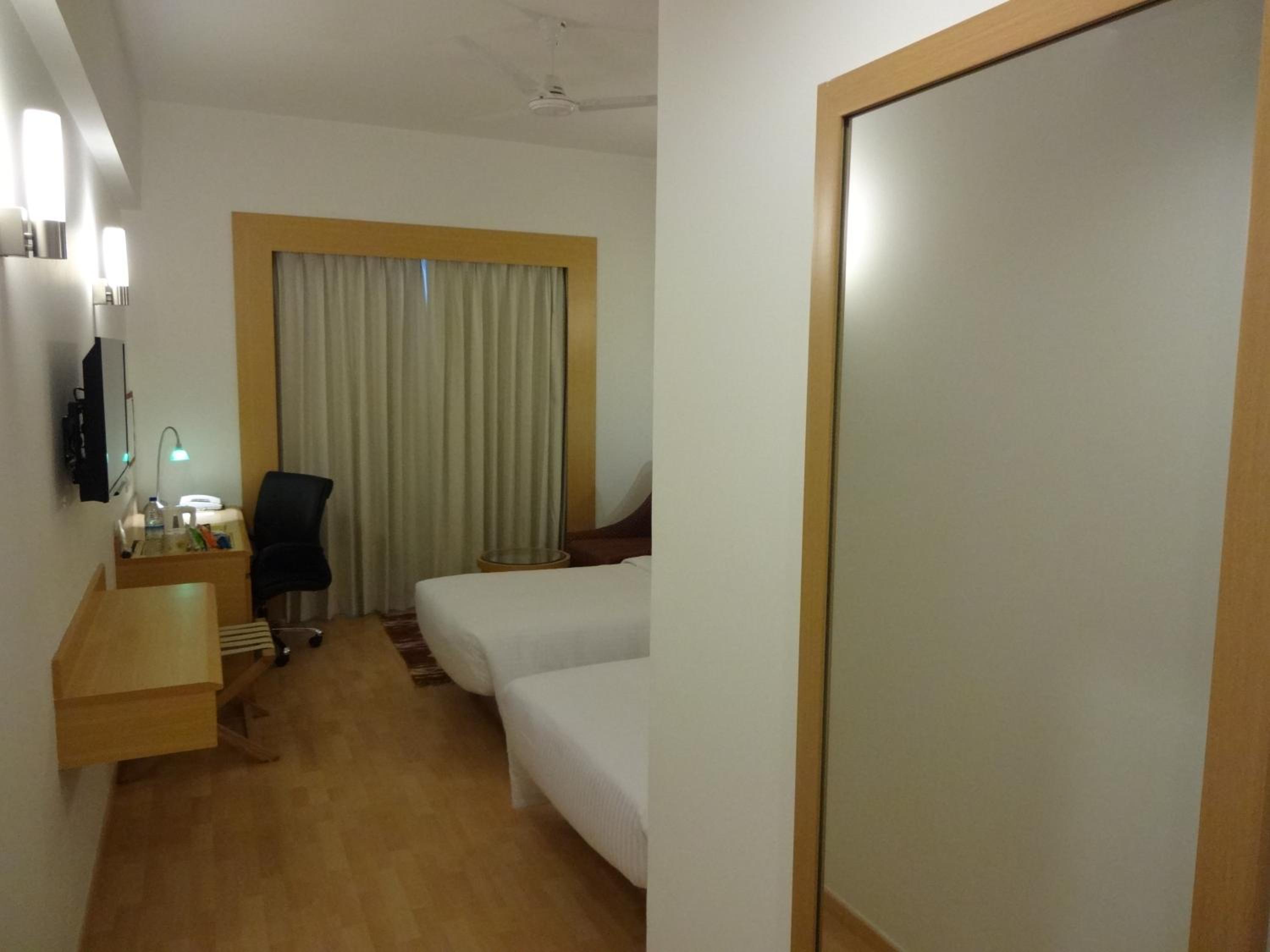 Business King Room photo 2