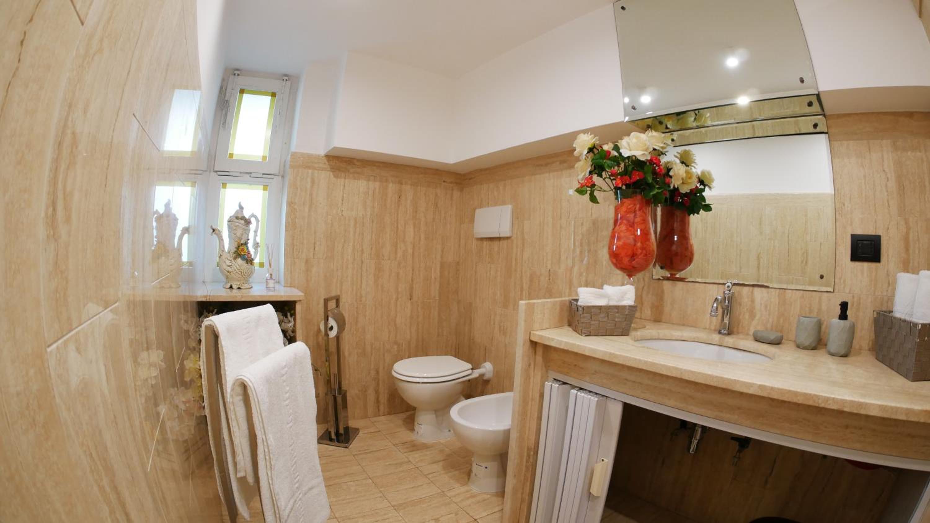 Queen Suite with Spa Bath - Photo 15
