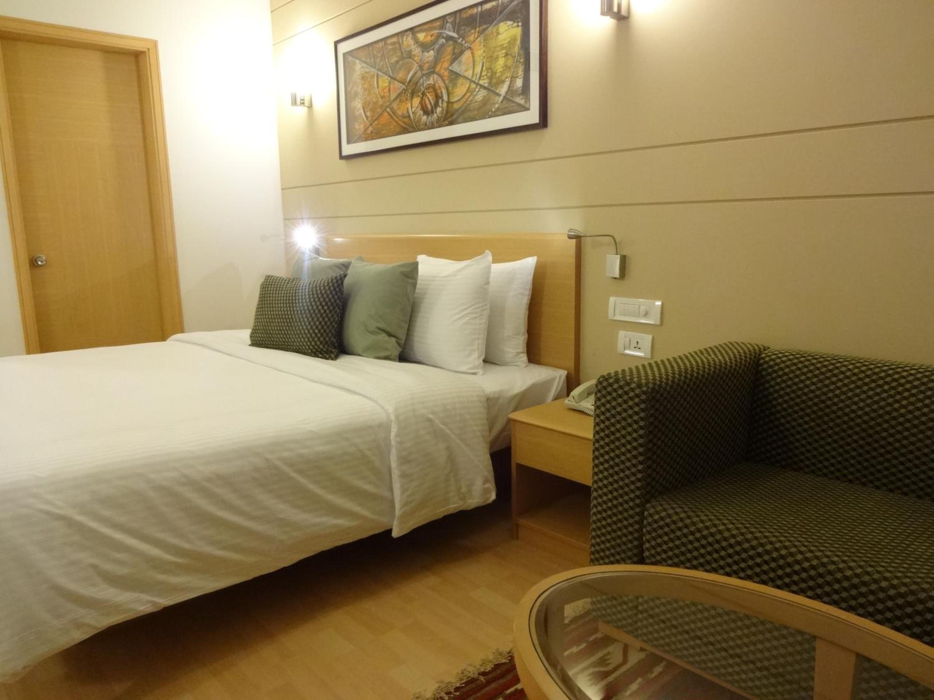 Deluxe King Room photo 2