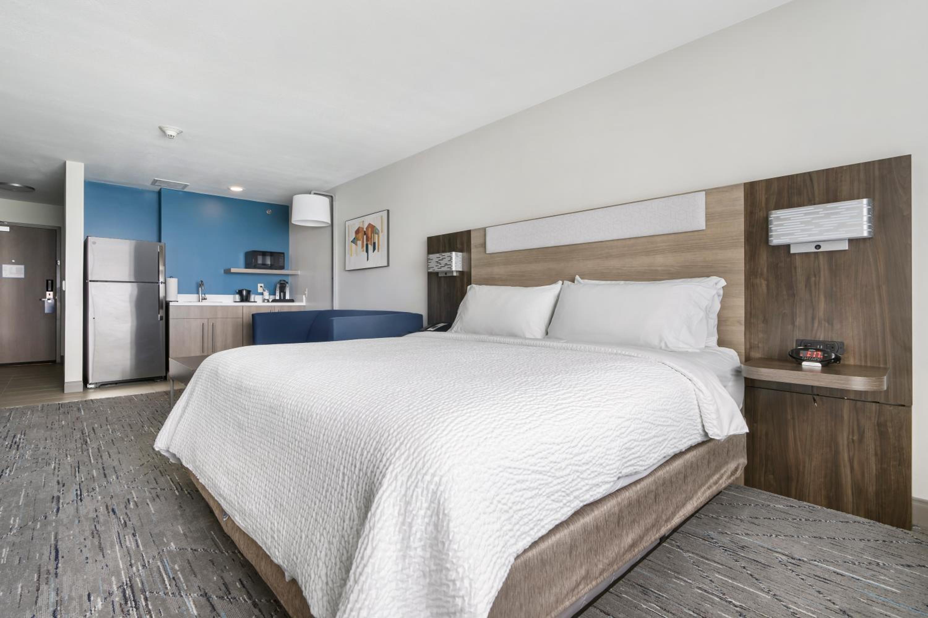 King Suite with Spa Bath - Photo 1
