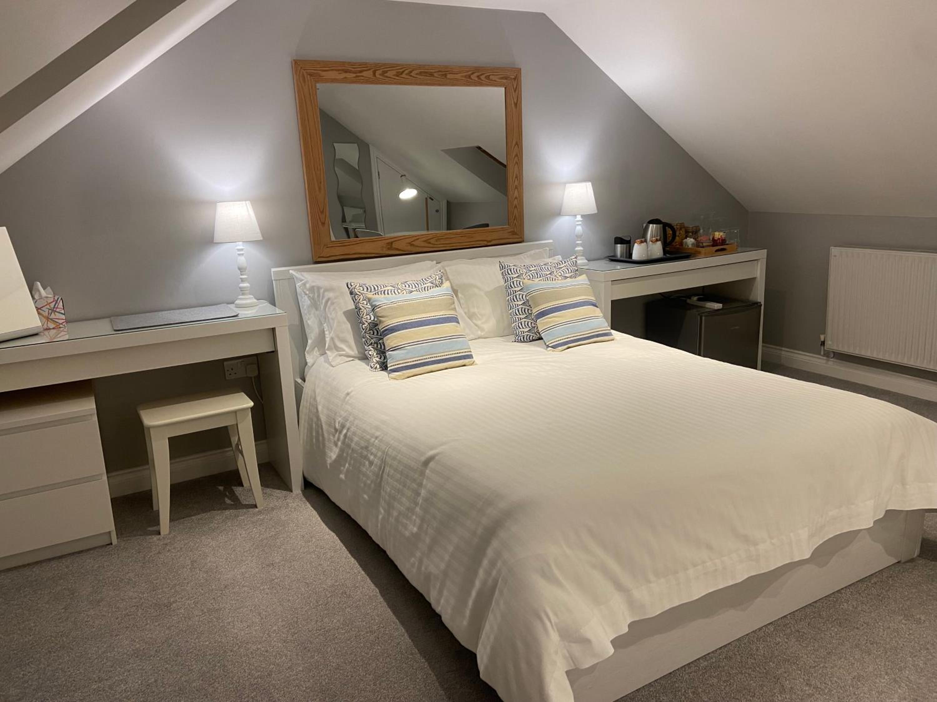 Deluxe Suite with private bathroom