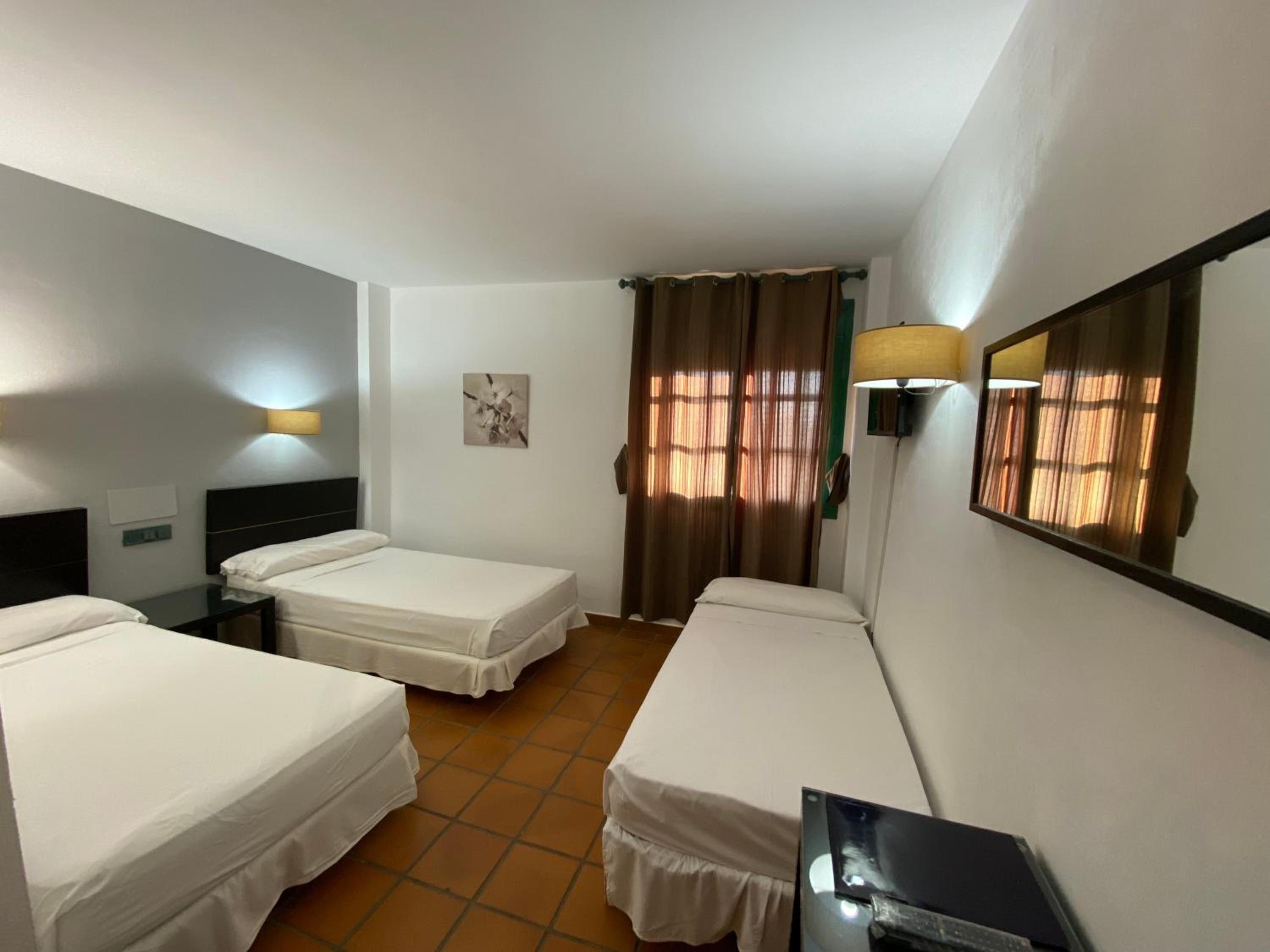 Double Room With Extra Bed photo 2