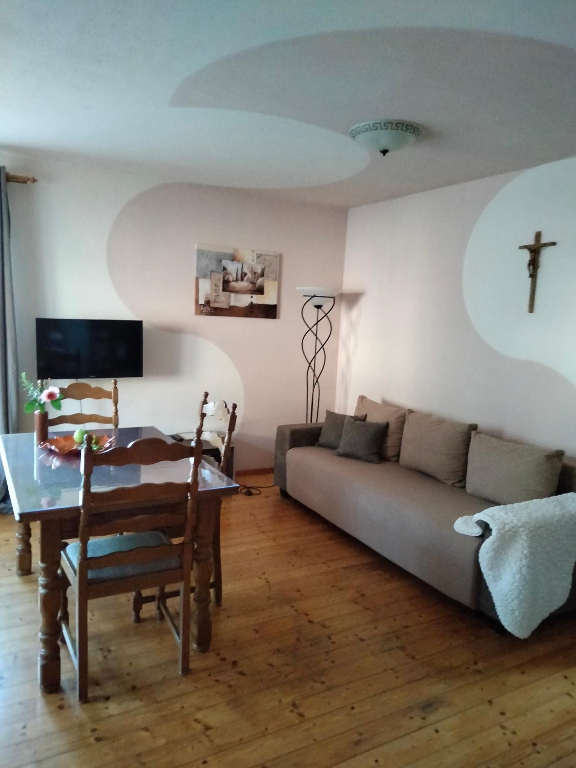 One-Bedroom Apartment - Photo 1