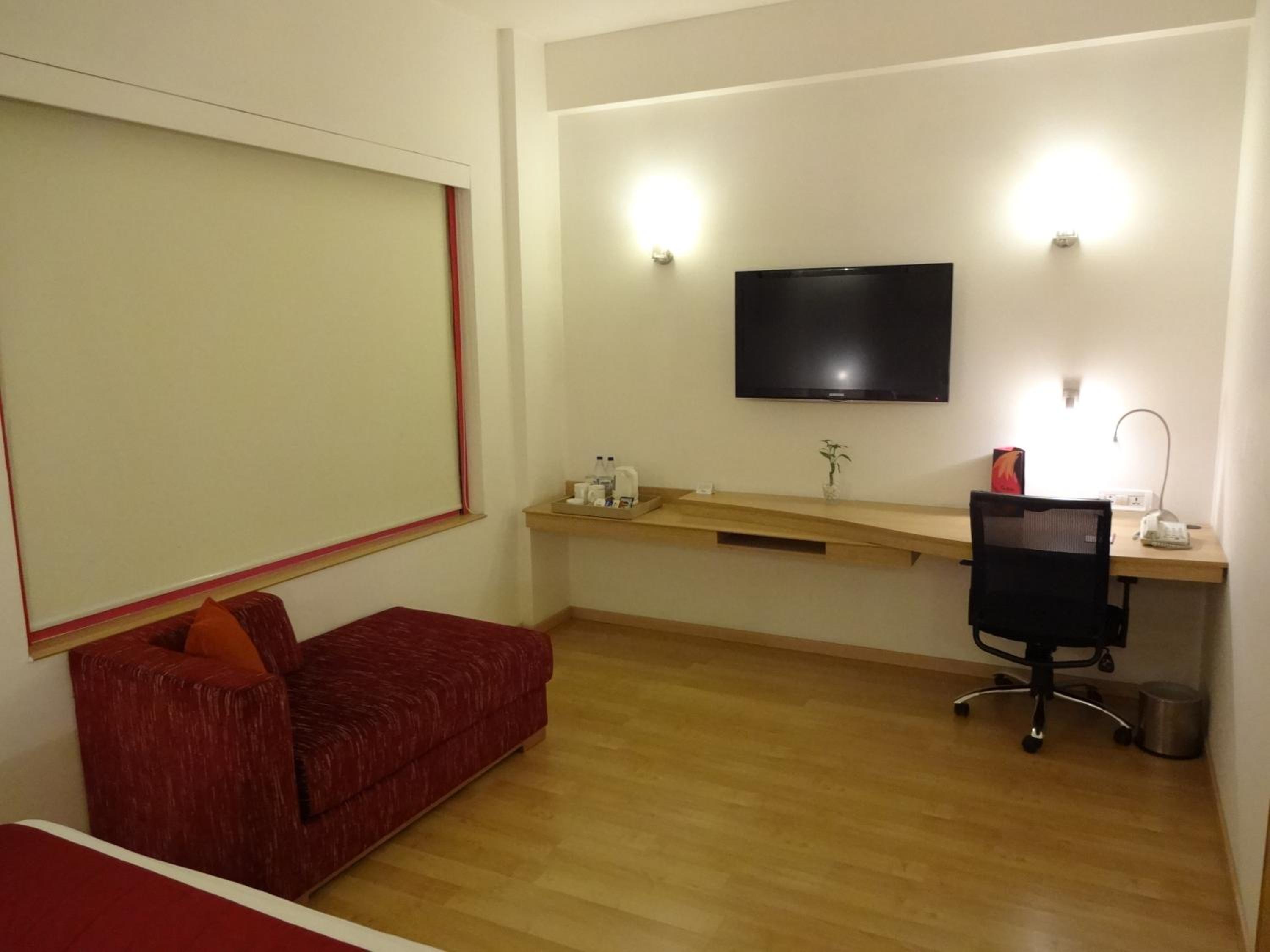 Executive Suite - Photo 5