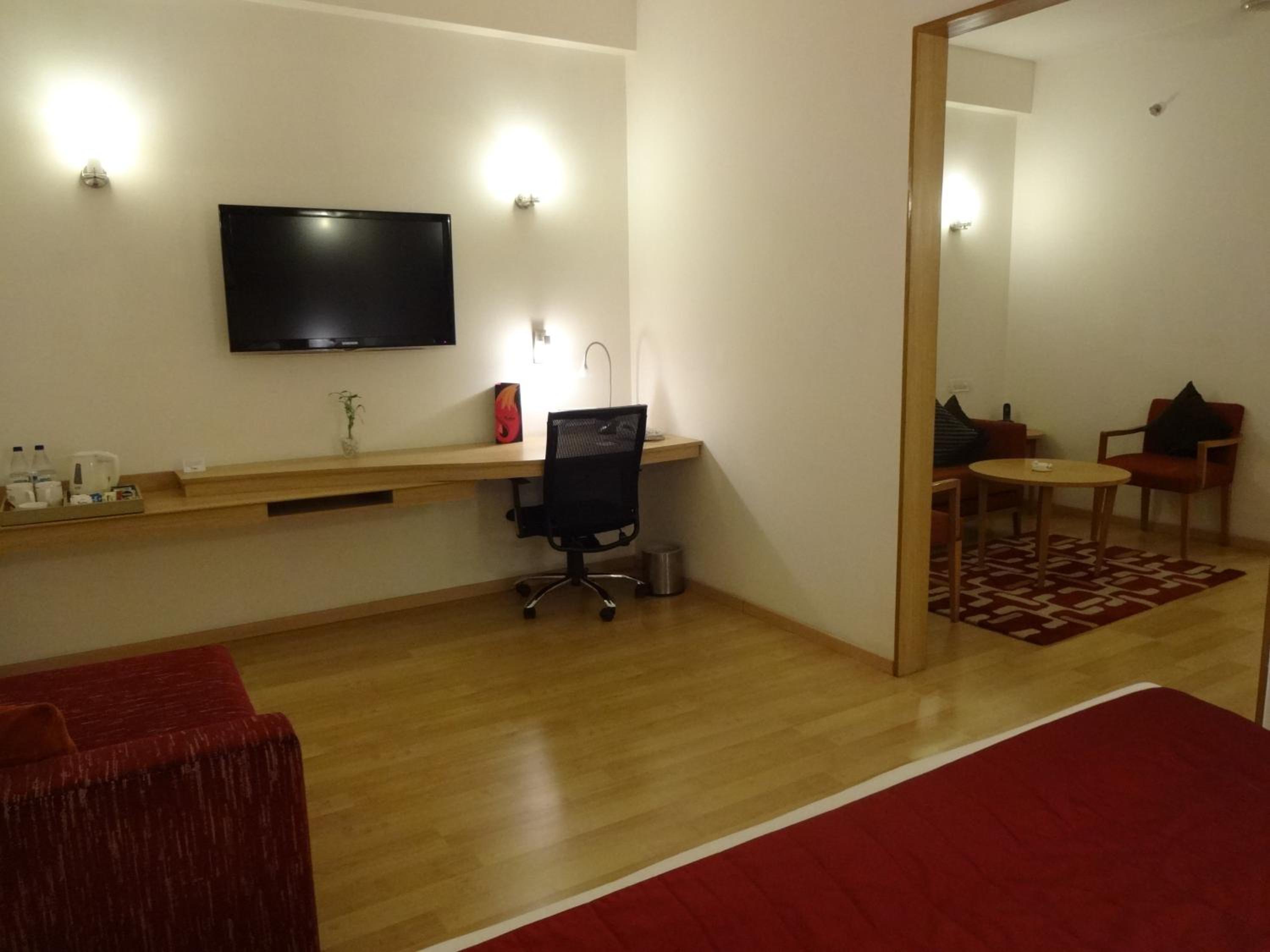 Executive Suite - Photo 4