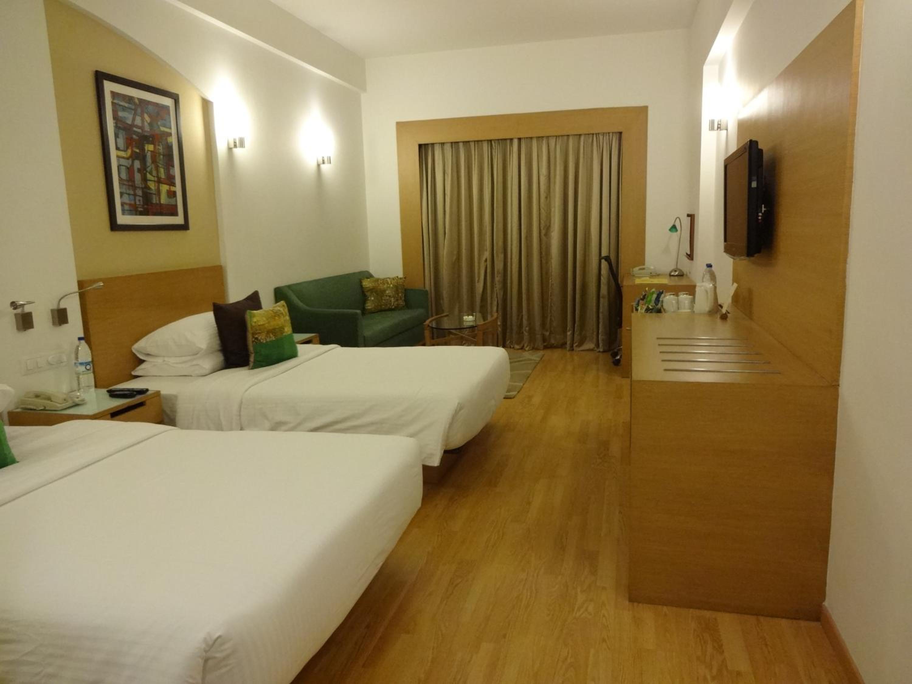 Business Double or Twin Room  (20% off on session of Spa ,Enjoy Happy Hours with 1+1 offer,10% Off on Laundry service and Late Check-out till 1500 hrs (subject to availability)) photo 2