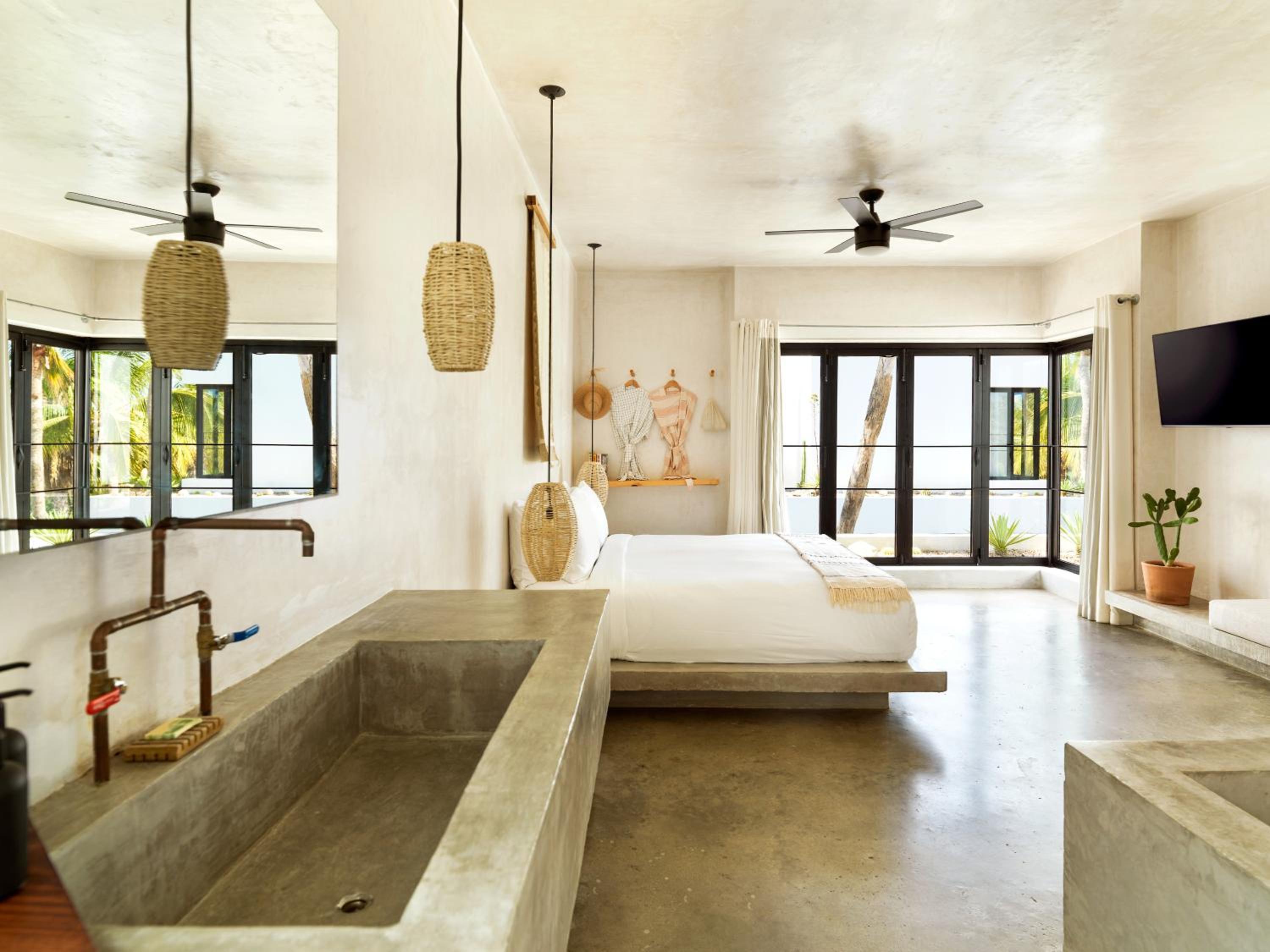 Drift Retreat with one Queen Bed photo 2