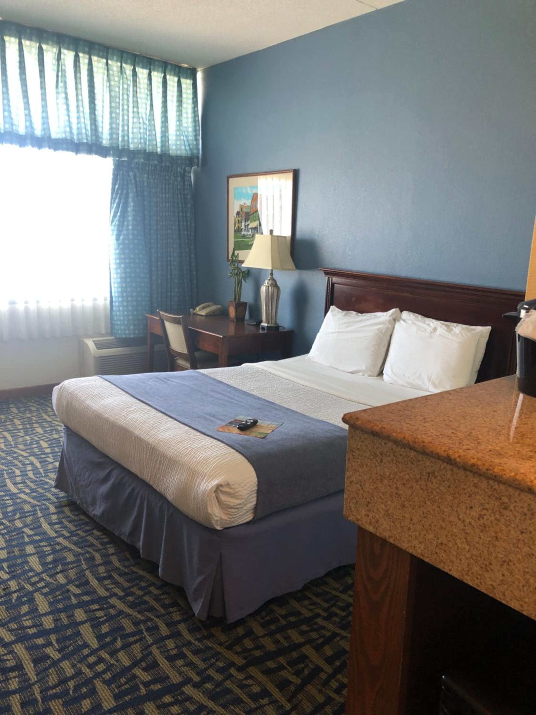 Queen room with 1 Queen bed - Oceanfront - Ground Floor - Patio - Photo 1