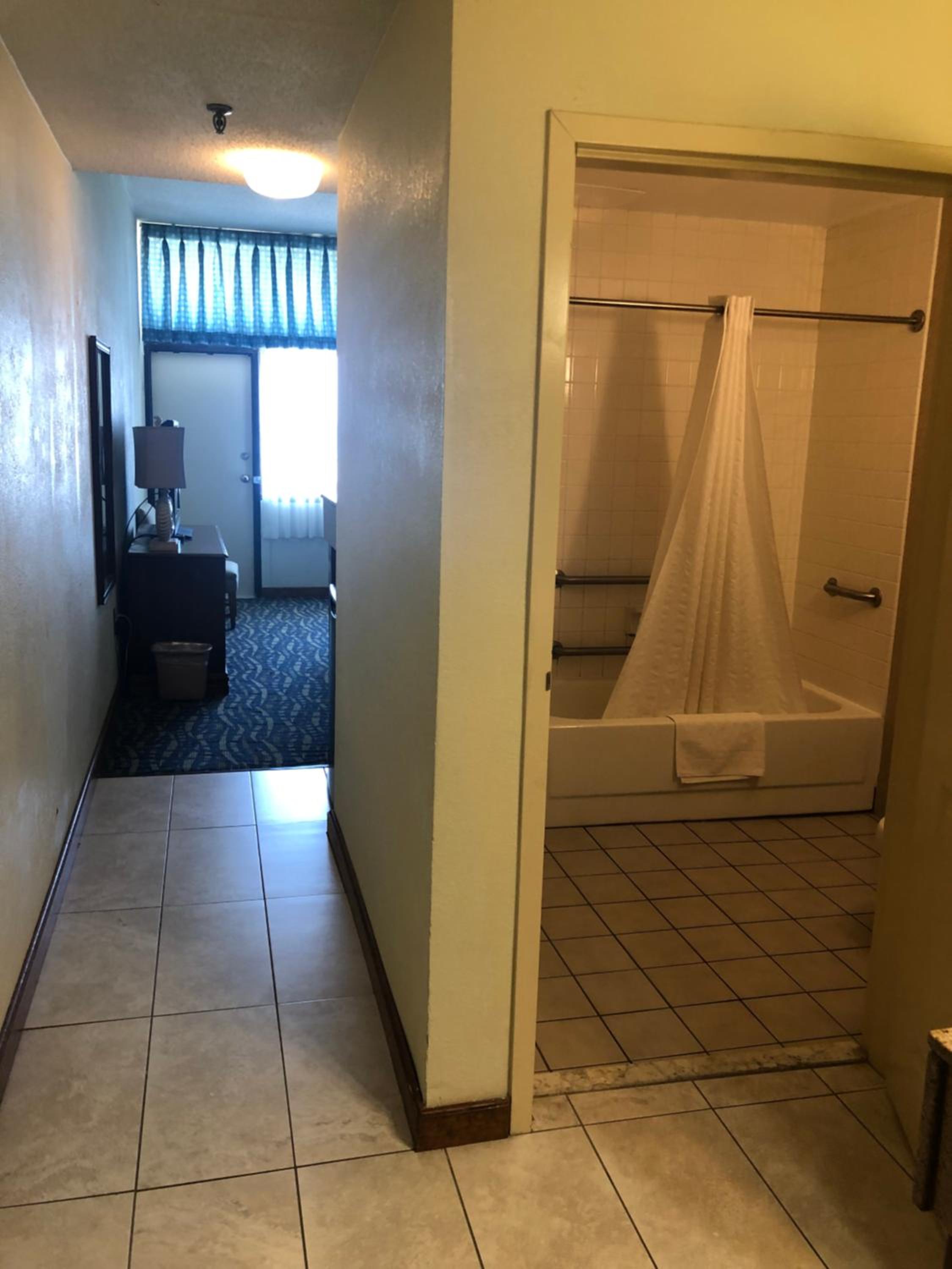 Queen room with 1 Queen bed - Oceanfront - Ground Floor - Patio - Photo 2