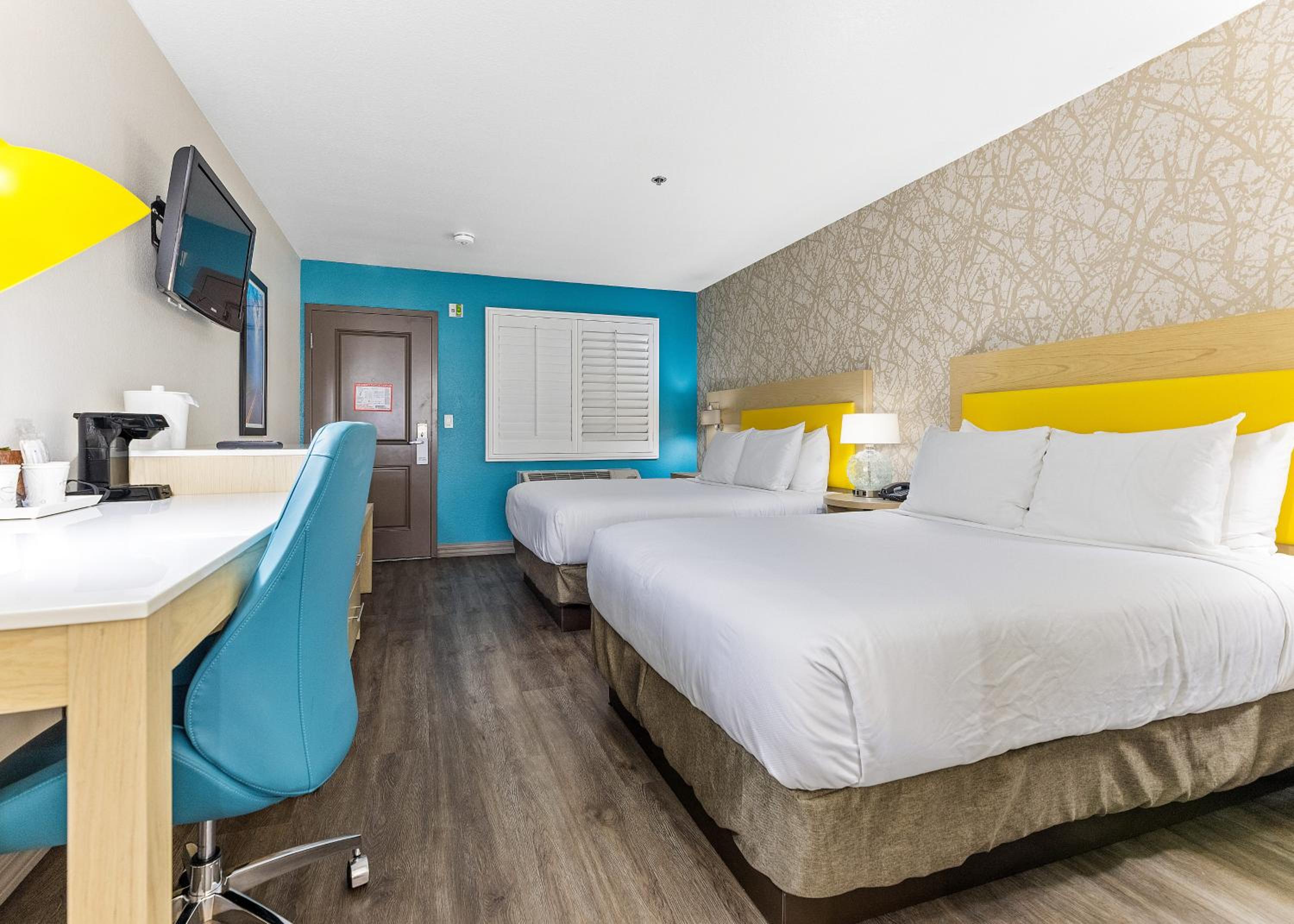 Standard Double Room with Two Double Beds - Non Smoking - Photo 1