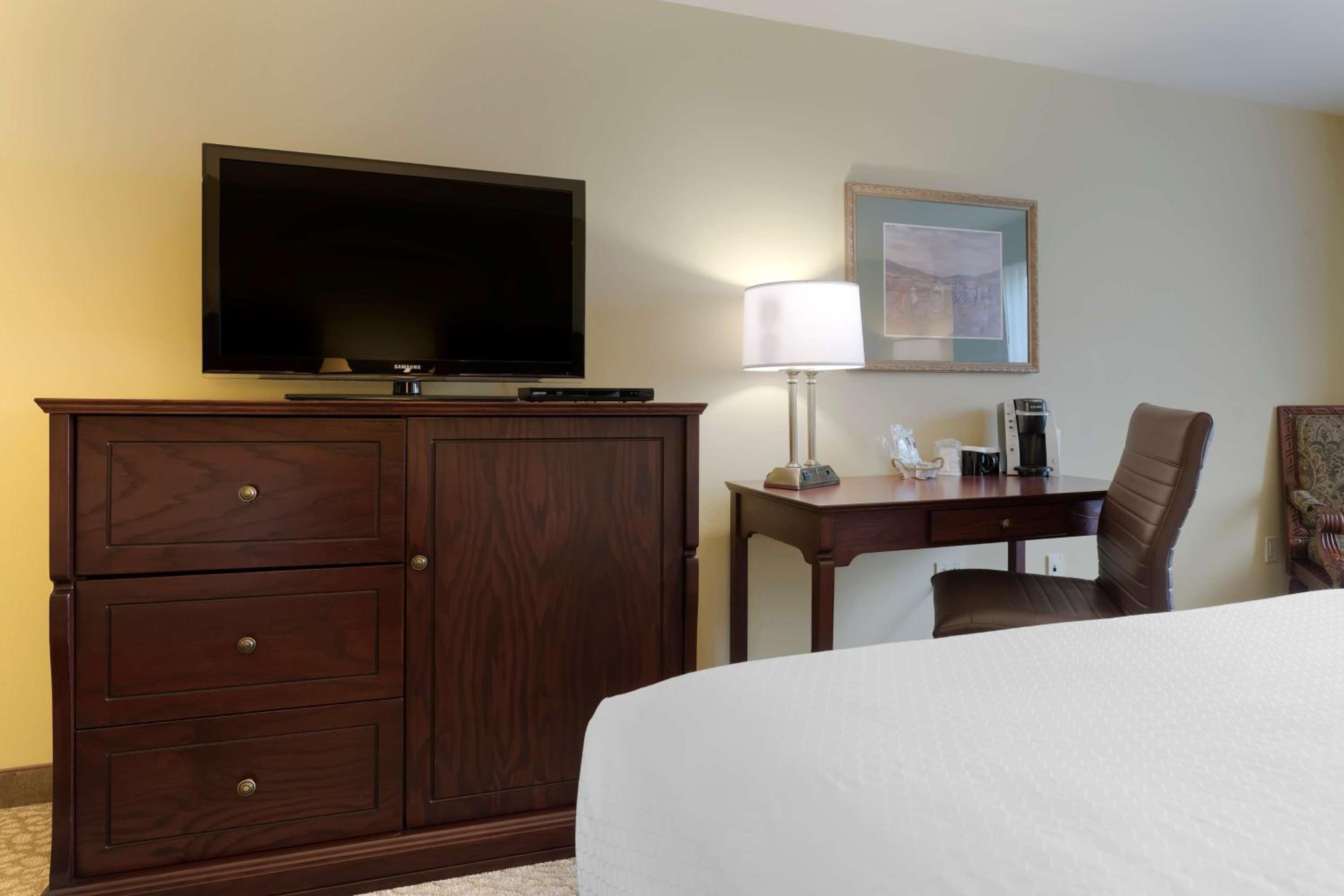 Executive Queen Room with Two Queen Beds - Non-Smoking - Photo 3