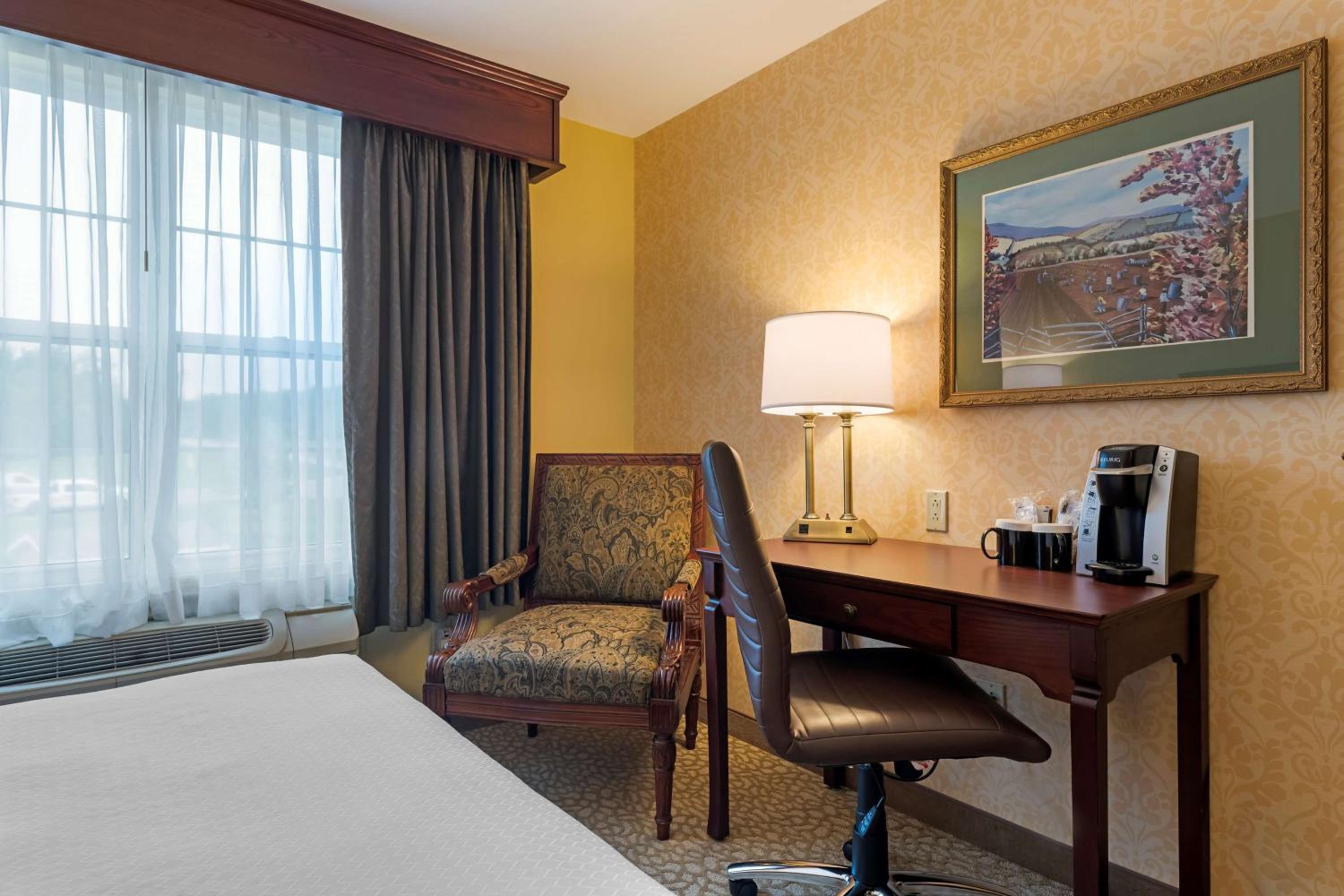 Executive Queen Room with Two Queen Beds - Non-Smoking - Photo 1
