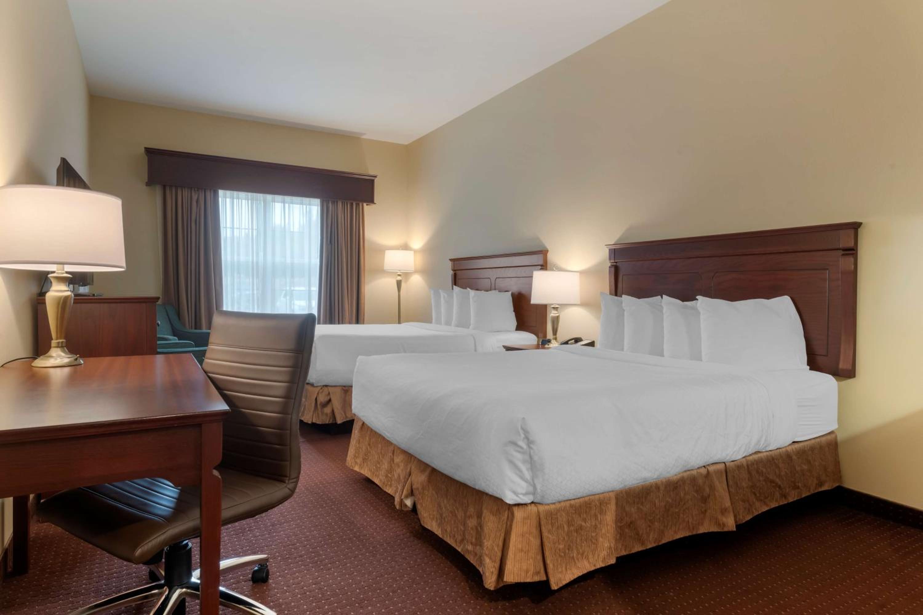 Queen Room with Two Queen Beds and Kitchenette - Photo 3