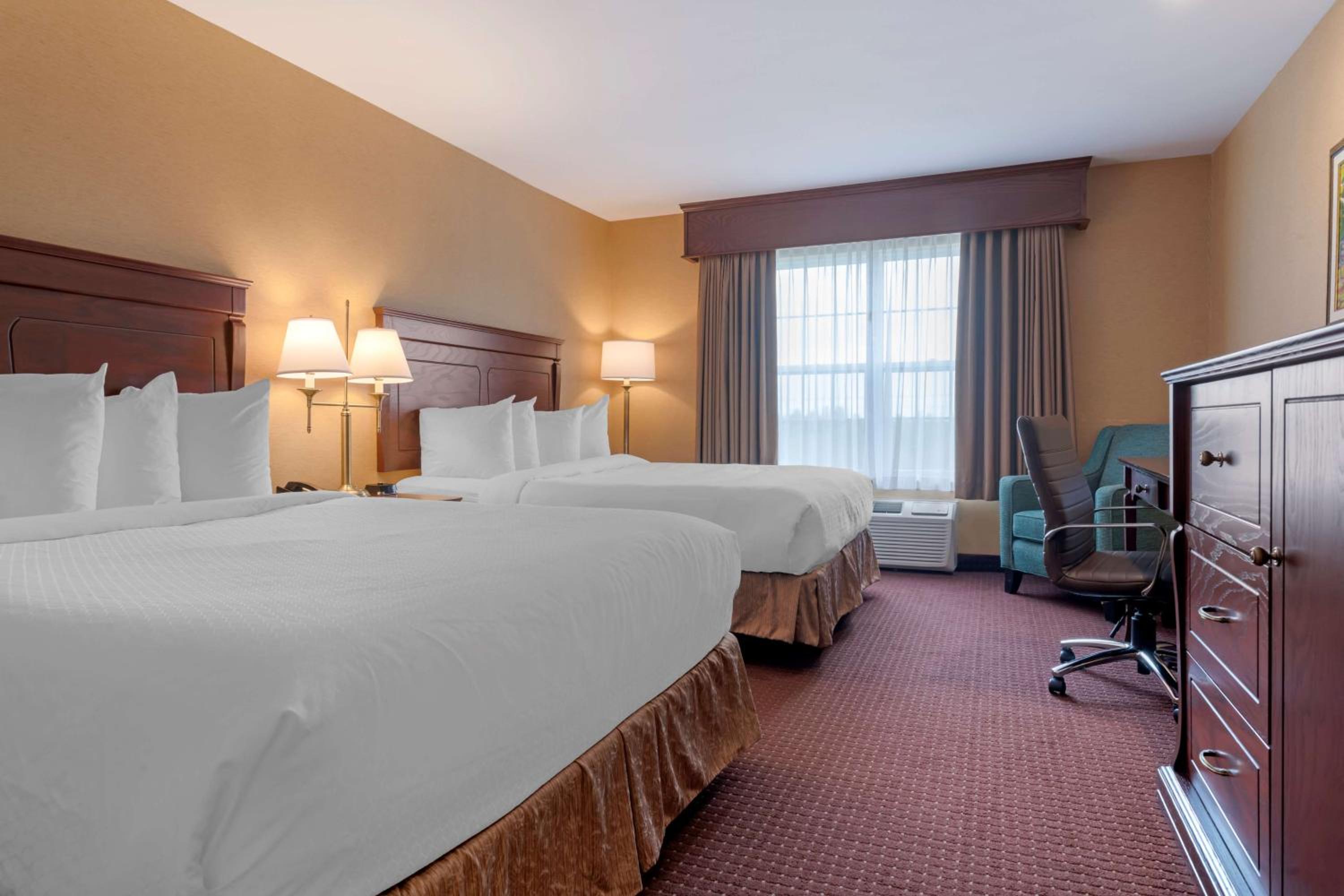 Queen Room with Two Queen Beds - Non-Smoking - Photo 1