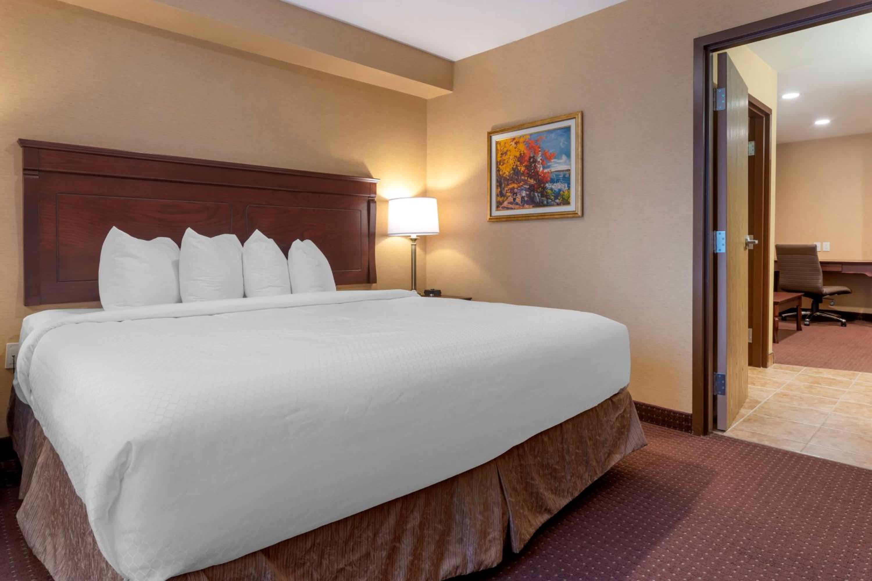King Suite with Sofa Bed and Fireplace - Non-Smoking  - Photo 1