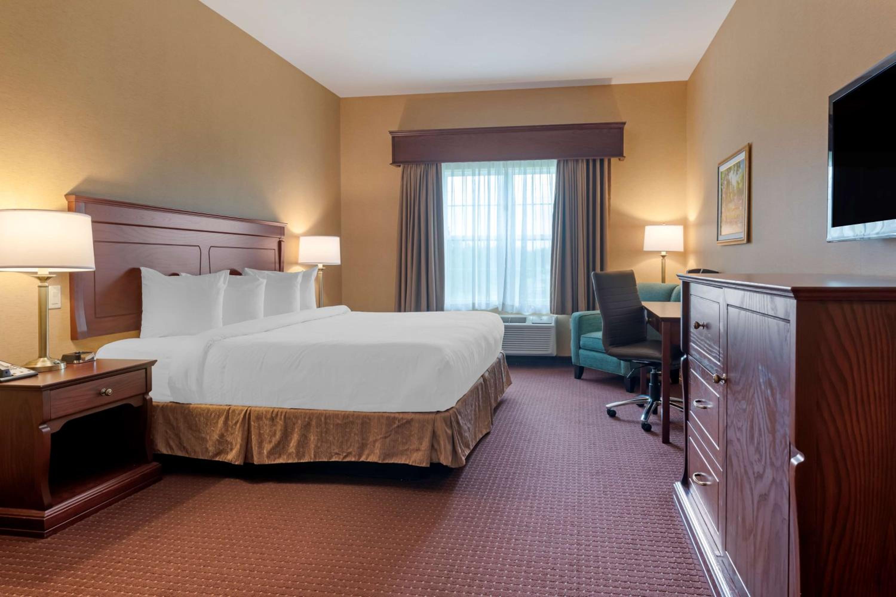 King Room - Non-Smoking - Photo 3