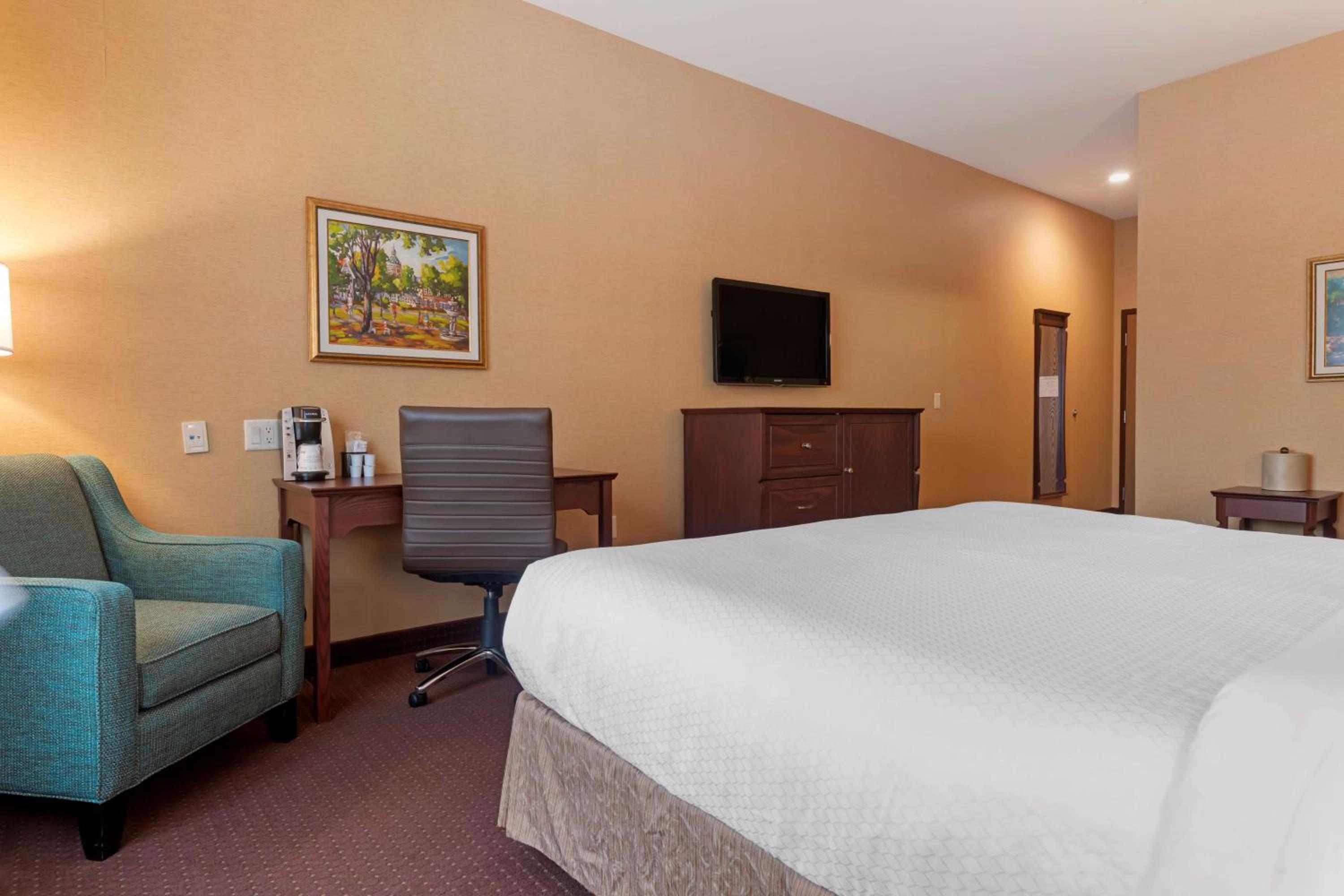 King Room - Non-Smoking - Photo 2