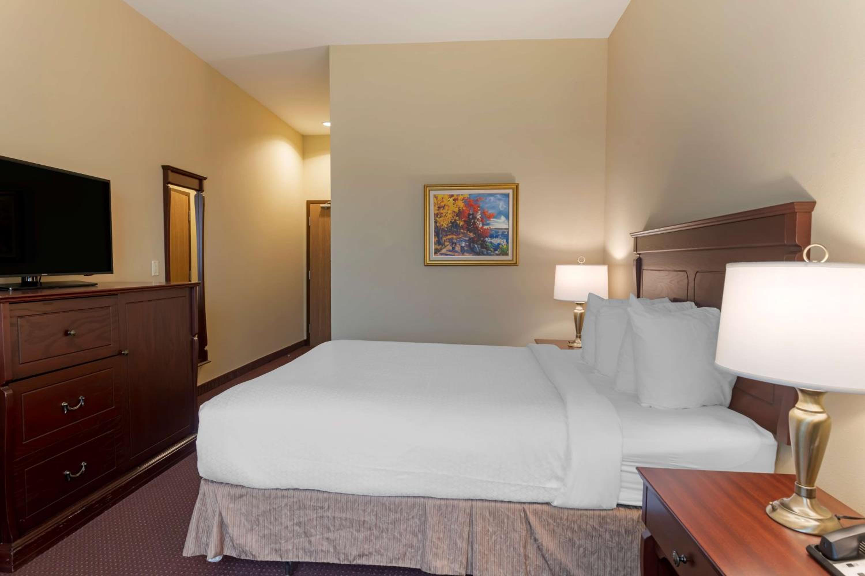King Room - Non-Smoking - Photo 8