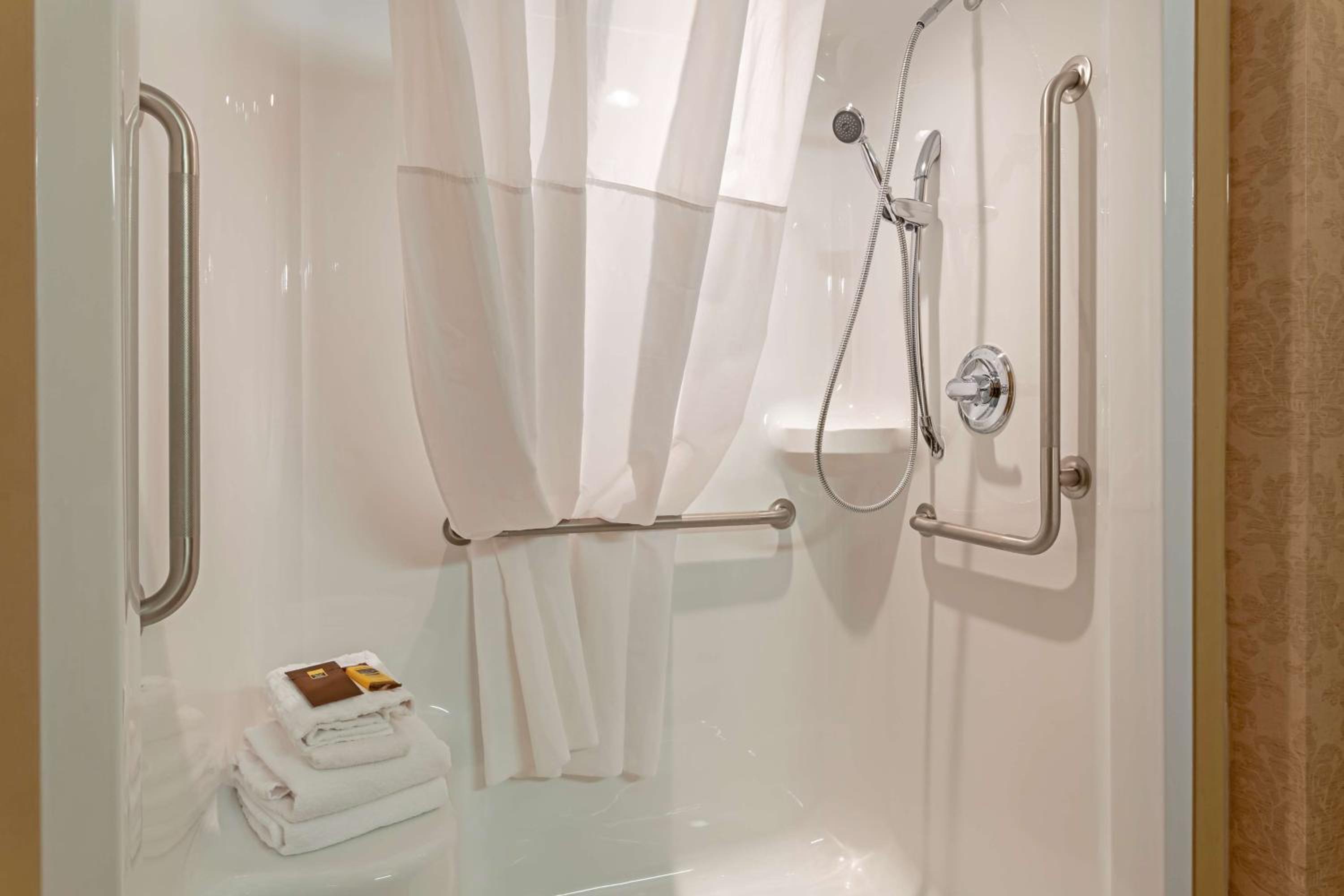 King Room with Roll-in Shower - Disability Access/Non-Smoking - Photo 5