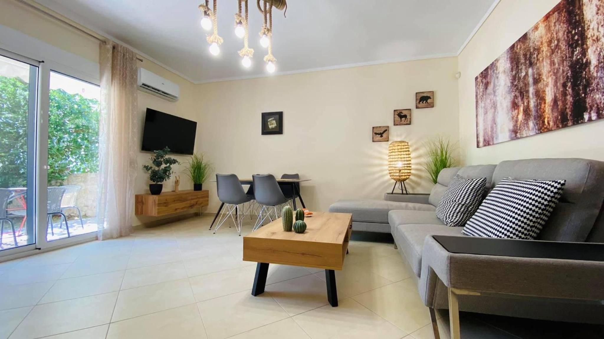 One-Bedroom Apartment photo 1
